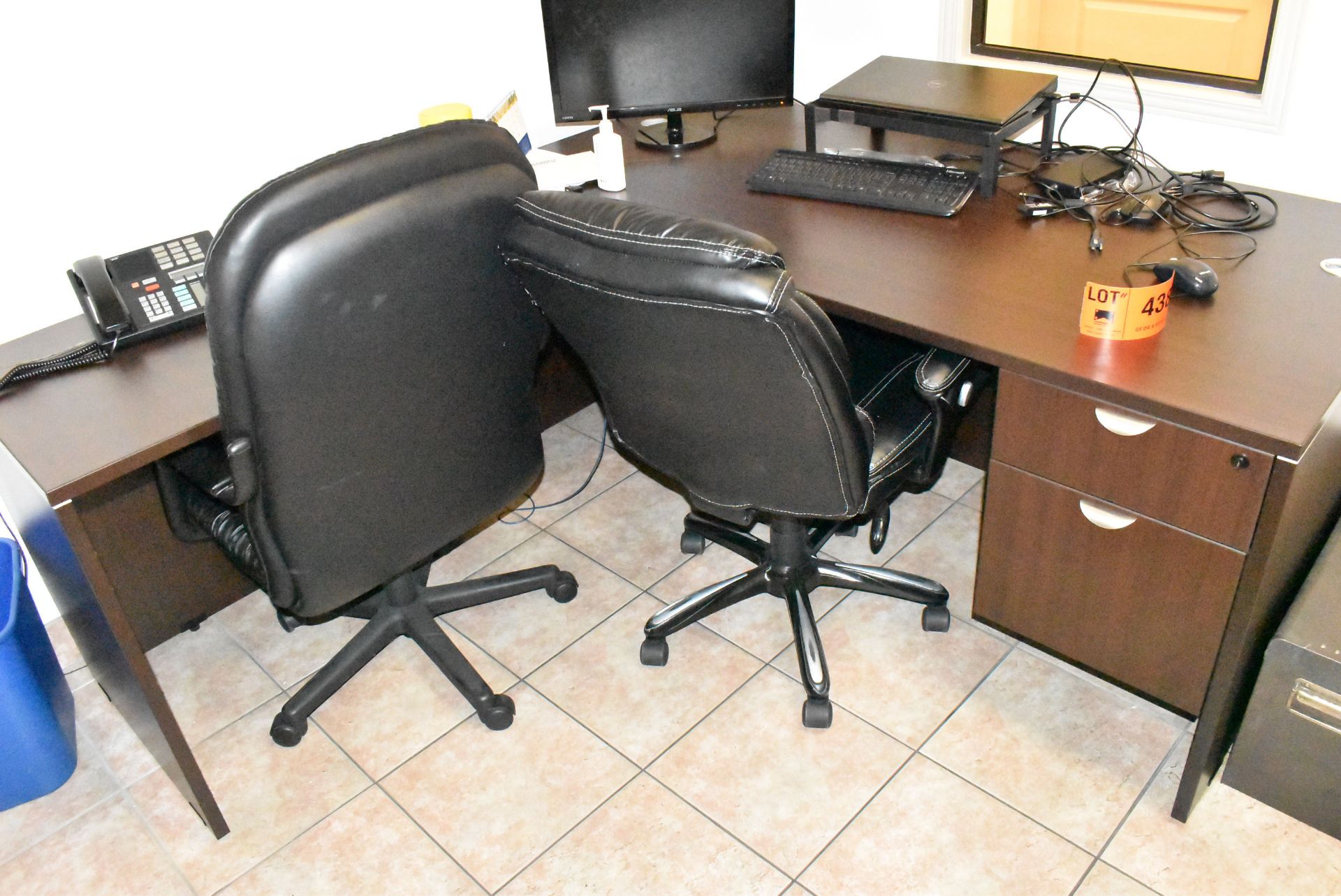 LOT/ OFFICE FURNITURE CONSISTING OF U-SHAPED DESK, FILING CABINET & (2) CHAIRS (FURNITURE ONLY -