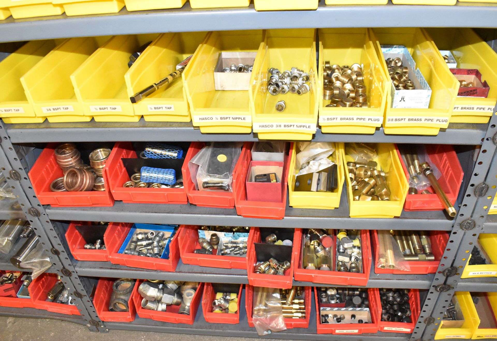 LOT/ CONTENTS OF SHELF CONSISTING OF HARDWARE & FITTINGS - Image 4 of 4