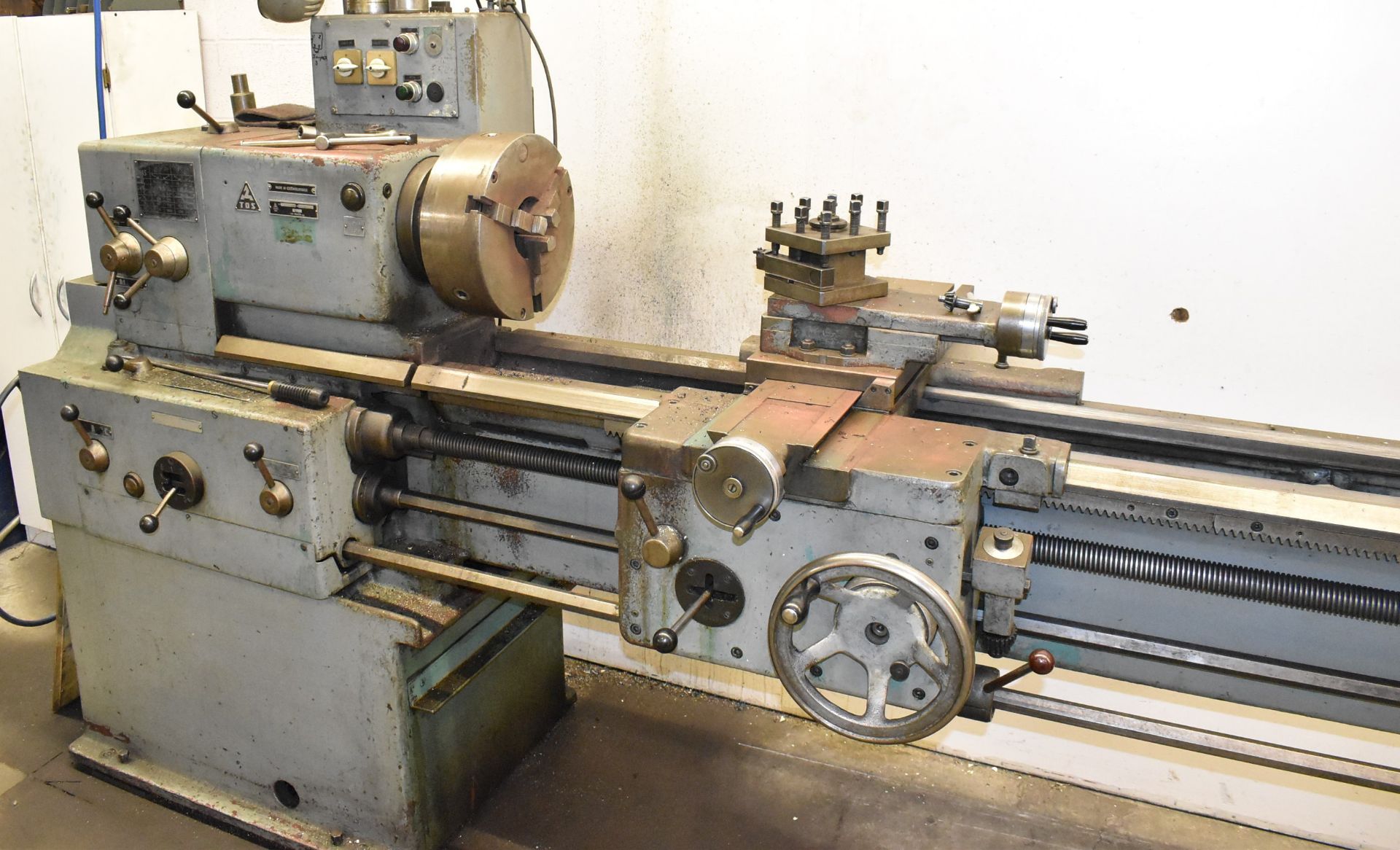 TOS SN 45B GAP BED ENGINE LATHE WITH 17.72" SWING OVER BED, 79.37" BETWEEN CENTERS, 2" SPINDLE BORE, - Image 3 of 13