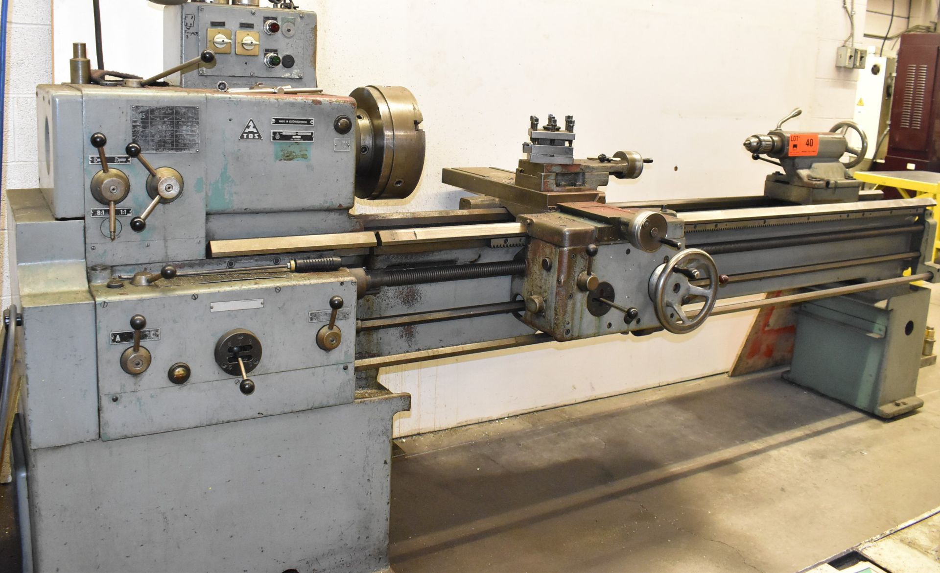 TOS SN 45B GAP BED ENGINE LATHE WITH 17.72" SWING OVER BED, 79.37" BETWEEN CENTERS, 2" SPINDLE BORE, - Image 4 of 13