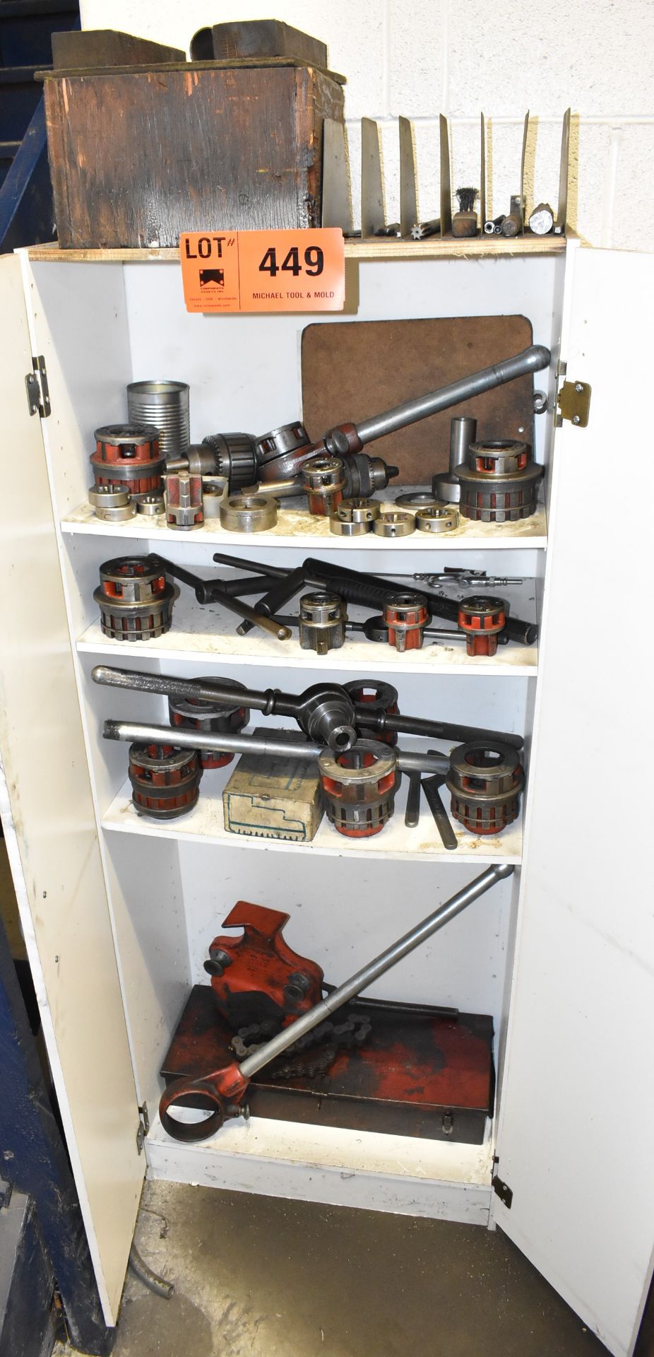 LOT/ CABINET WITH CONTENTS CONSISTING OF RIDGID MANUAL THREADING DIES & HANDLES