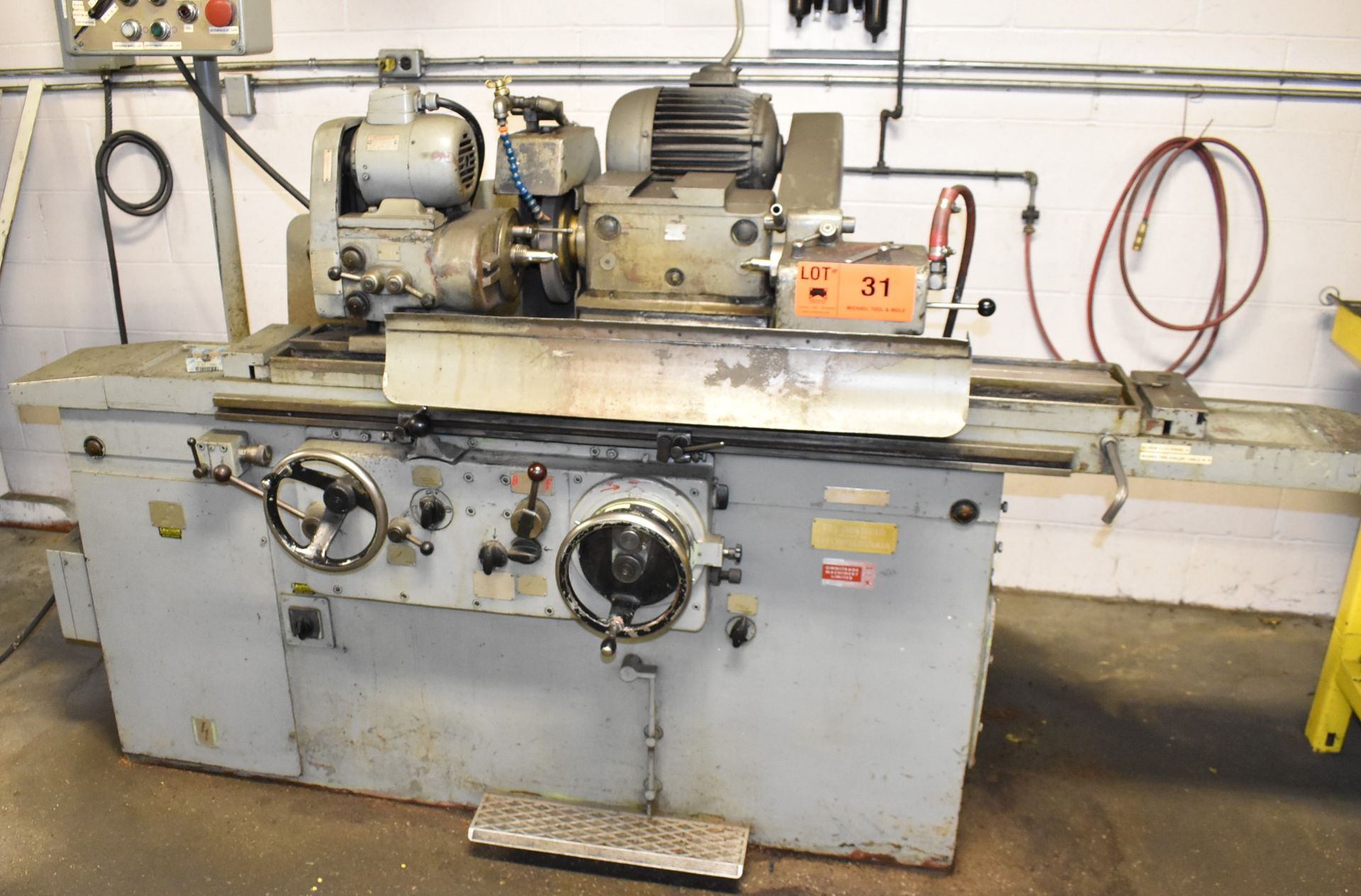 TOS HOSTIVAR 2UD 750 CYLINDRICAL GRINDER WITH 11.41" SWING, 29.52" BETWEEN CENTERS, 14" DIA.