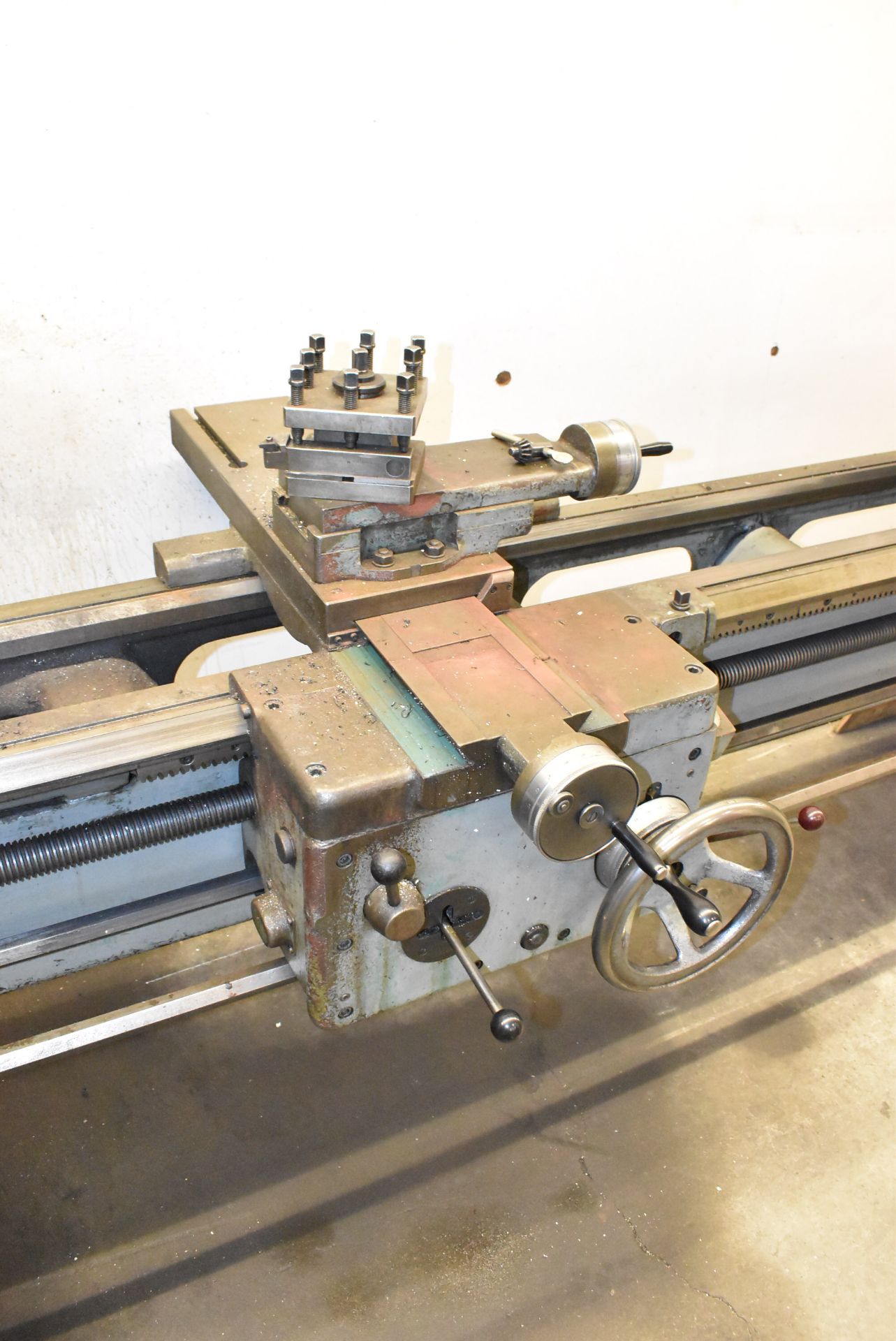 TOS SN 45B GAP BED ENGINE LATHE WITH 17.72" SWING OVER BED, 79.37" BETWEEN CENTERS, 2" SPINDLE BORE, - Image 8 of 13