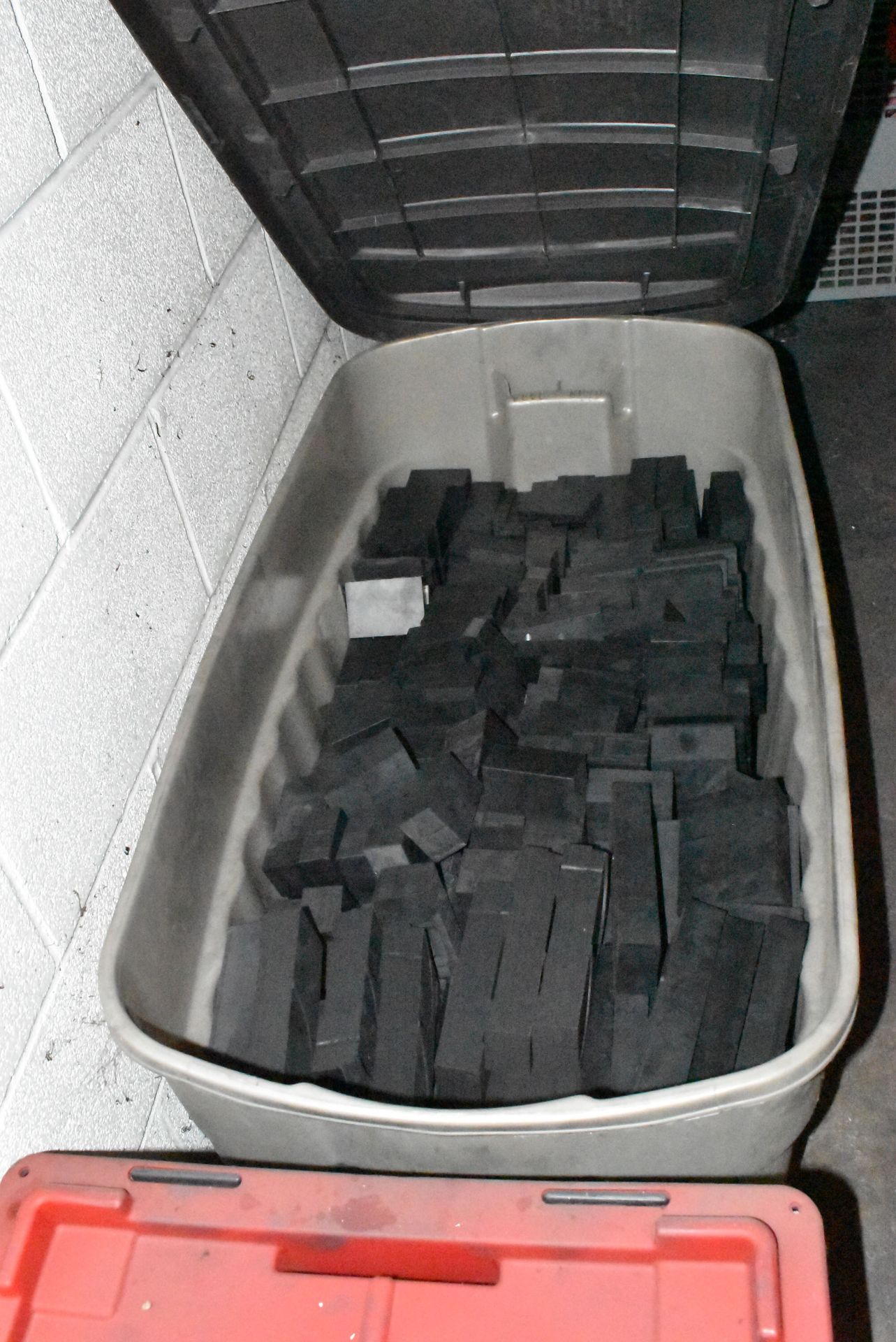 LOT/ (5) TOTES WITH CONTENTS CONSISTING OF CARBON BLOCKS - Image 4 of 4