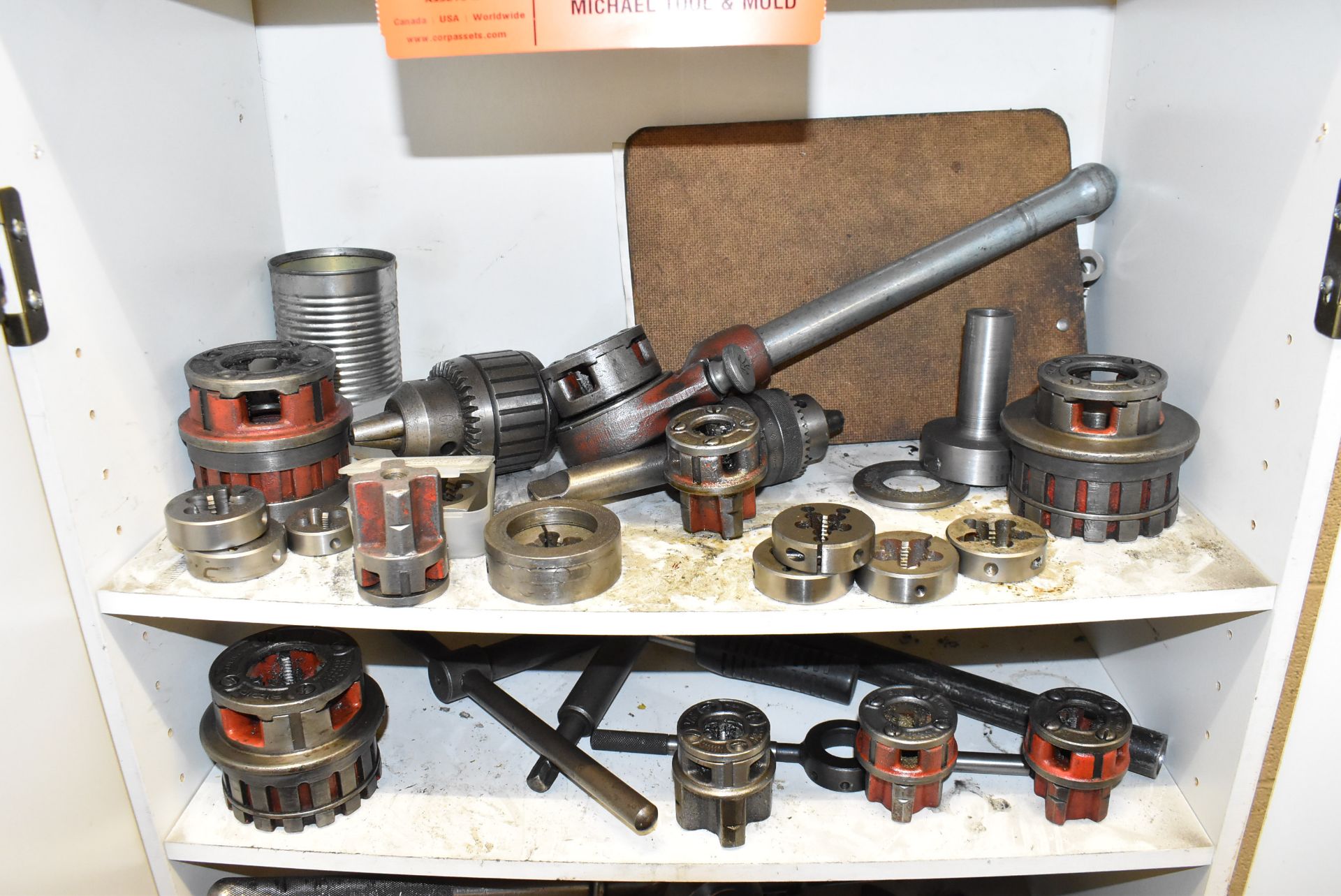 LOT/ CABINET WITH CONTENTS CONSISTING OF RIDGID MANUAL THREADING DIES & HANDLES - Image 2 of 5