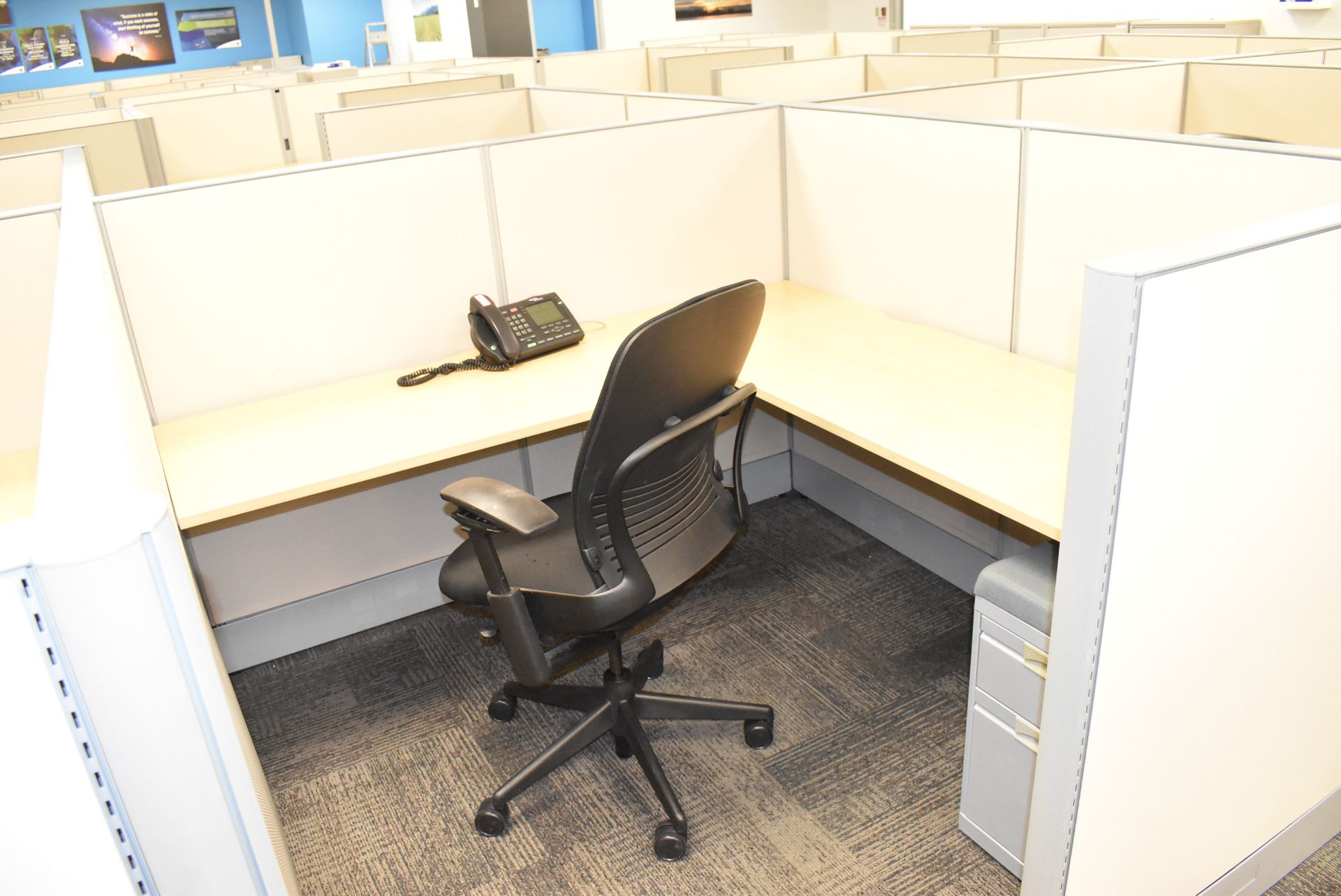 LOT/ (10) CUBICLE WORKSTATIONS WITH ASSOCIATED OFFICE CHAIRS & FILE CABINETS - Image 4 of 11