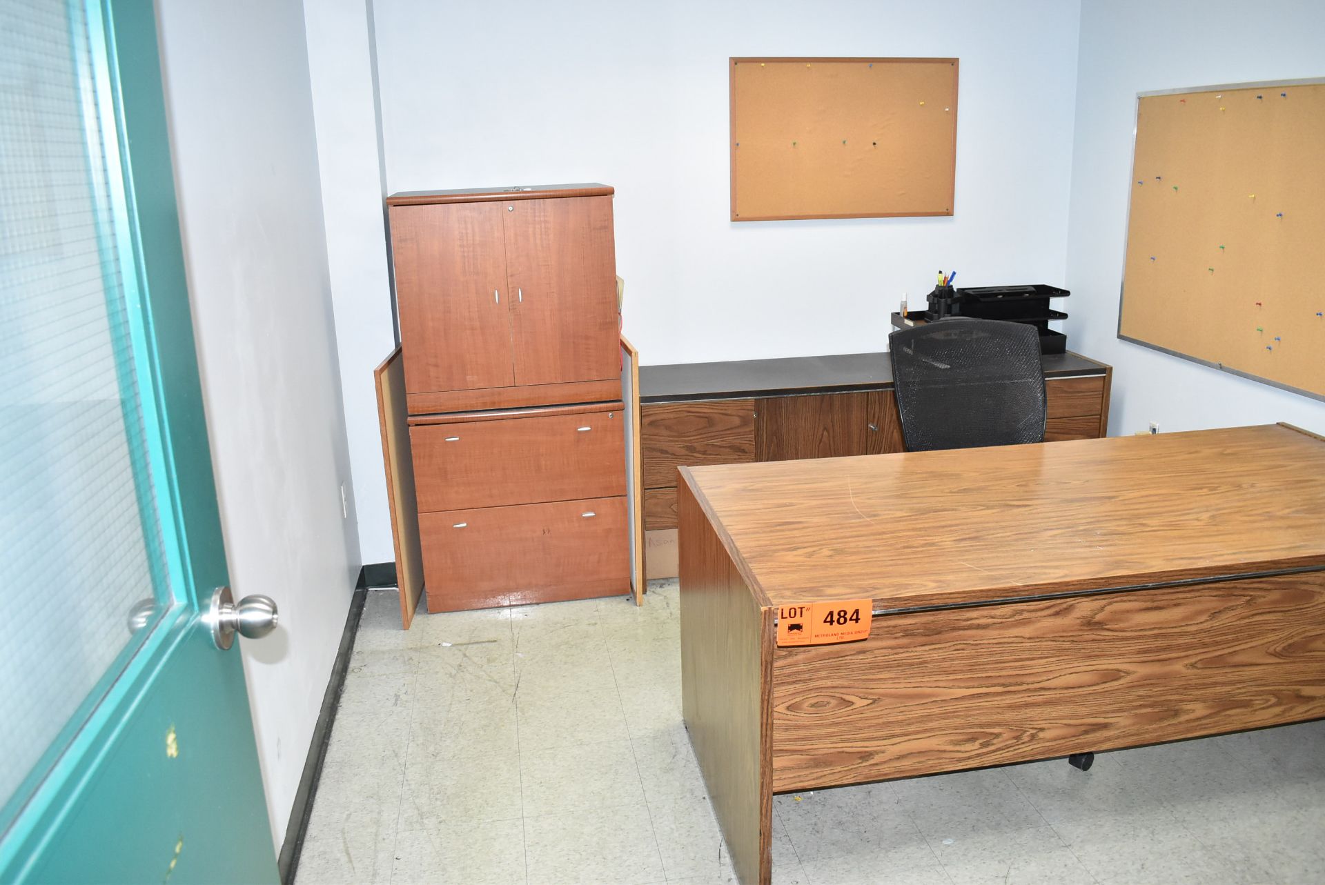 LOT/ CONTENTS OF OFFICE CONSISTING OF DESK WITH OFFICE CHAIR, CREDENZA, FILE/STORAGE CABINET, (2) - Image 2 of 3