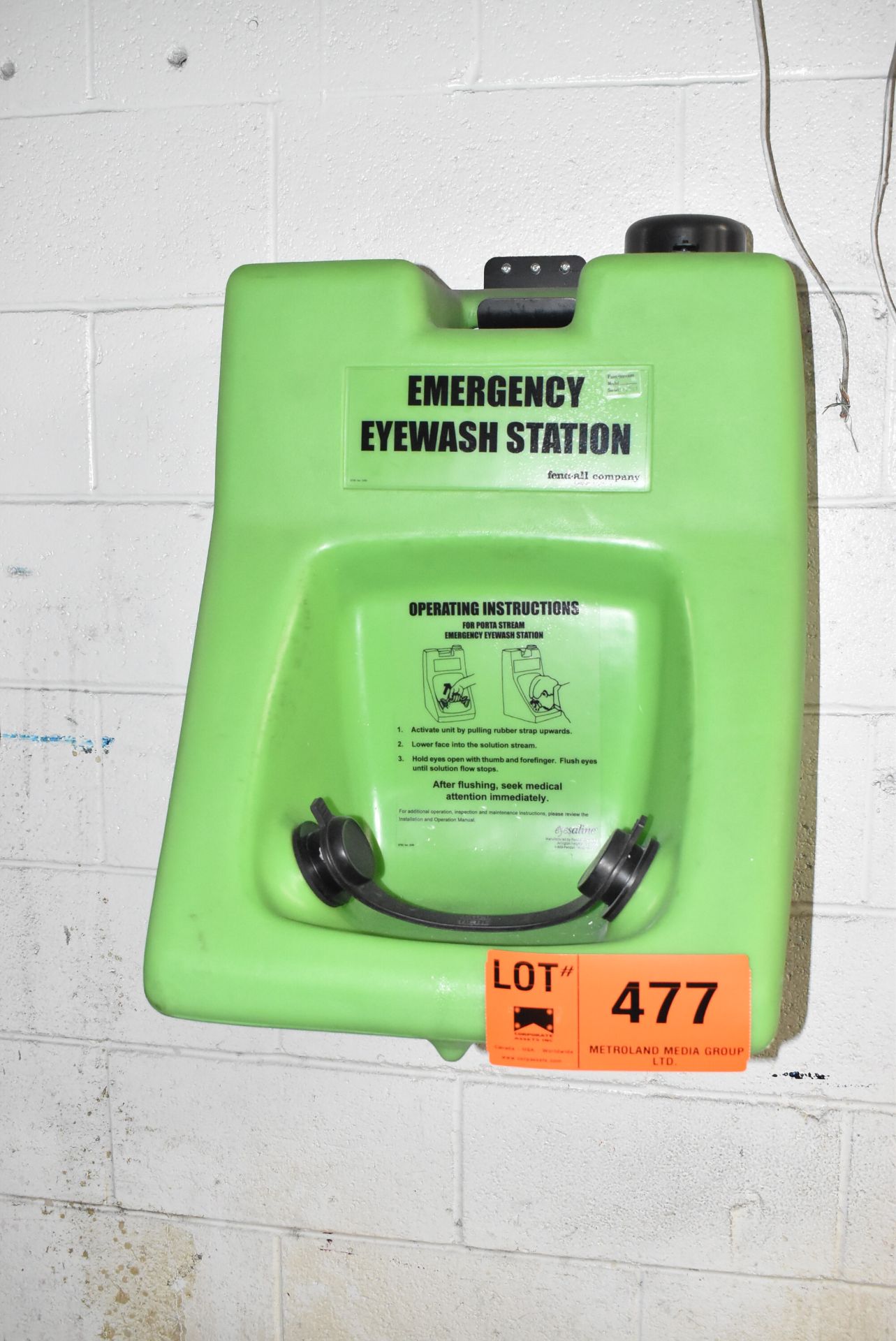 WALL-MOUNTED EMERGENCY EYEWASH STATION