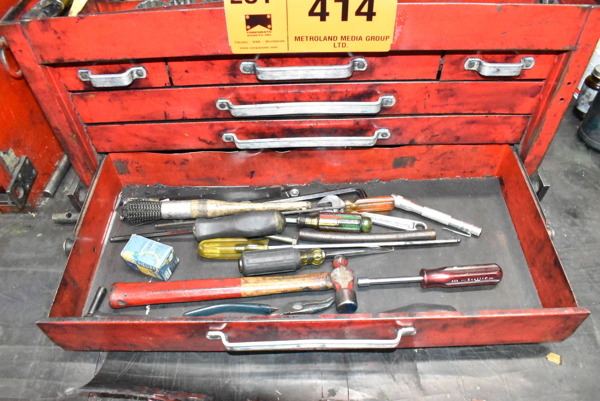 LOT/ TOOLBOX WITH HAND TOOLS - Image 6 of 6