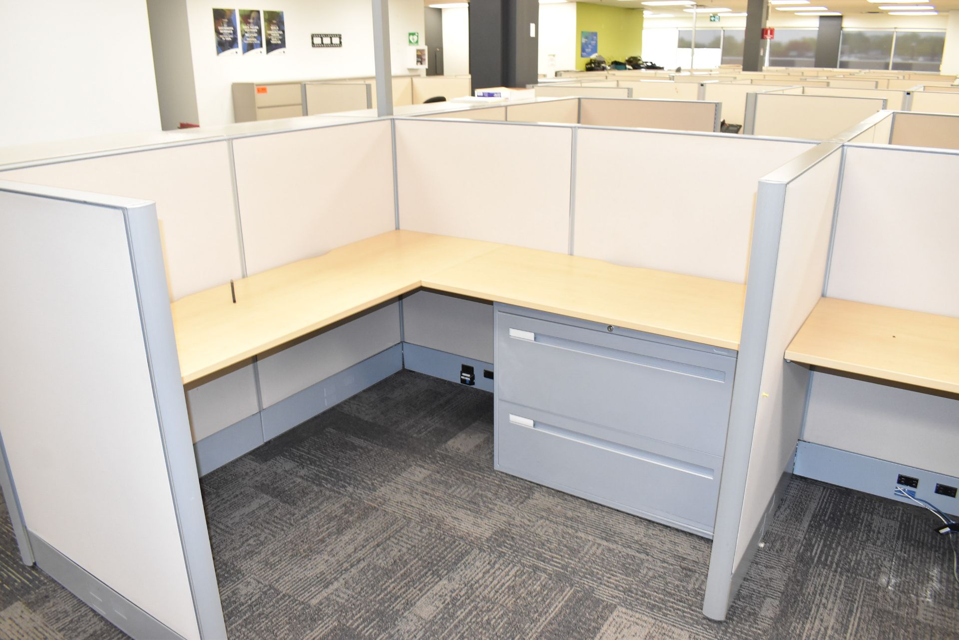 LOT/ (6) CUBICLE WORKSTATIONS WITH ASSOCIATED OFFICE CHAIRS & FILE CABINETS - Image 7 of 9