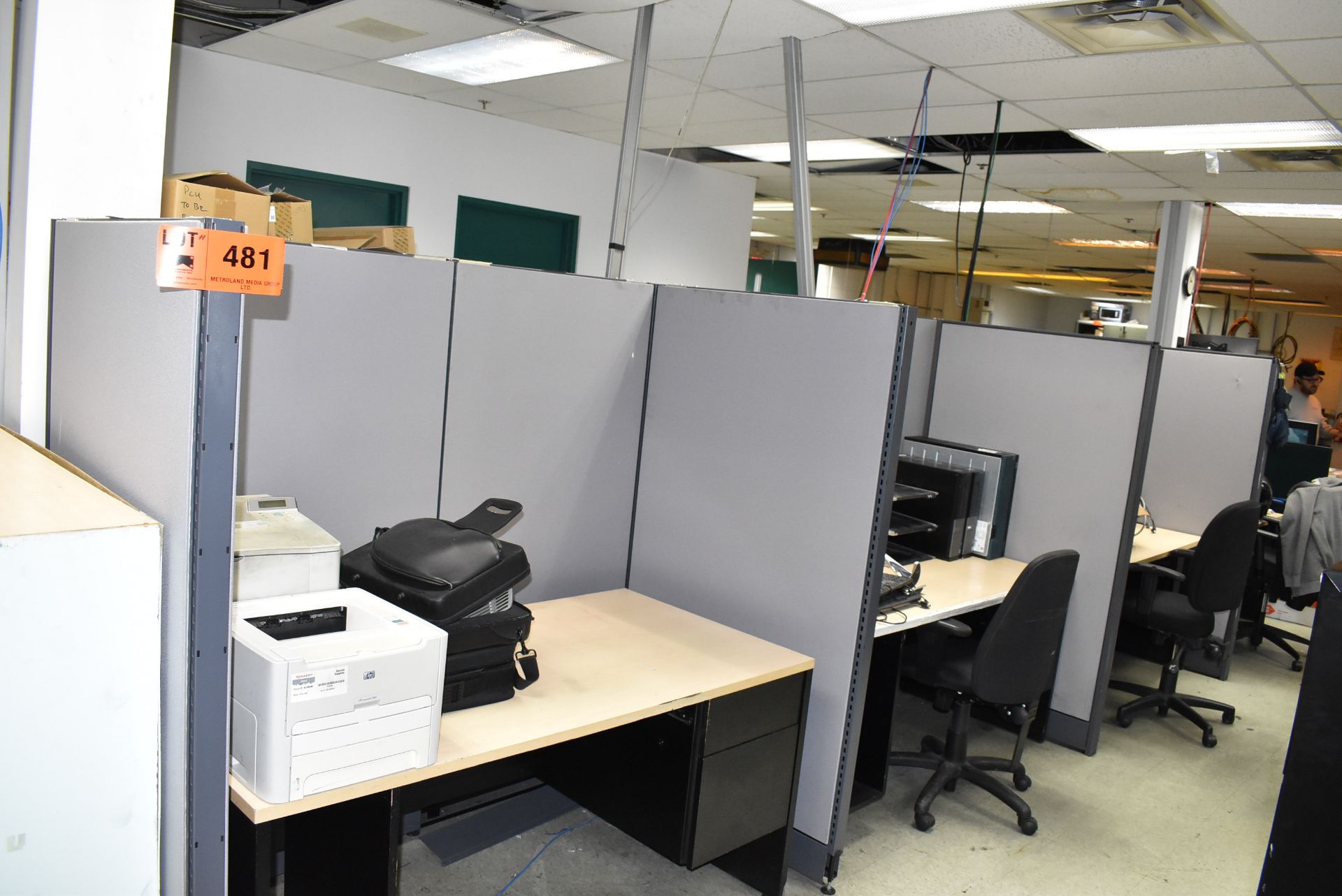 LOT/ CUBICLE WORKSTATIONS IN PRE-PRESS OFFICES (APPROX. 7) (FURNITURE ONLY - COMPUTERS, PRINTERS &