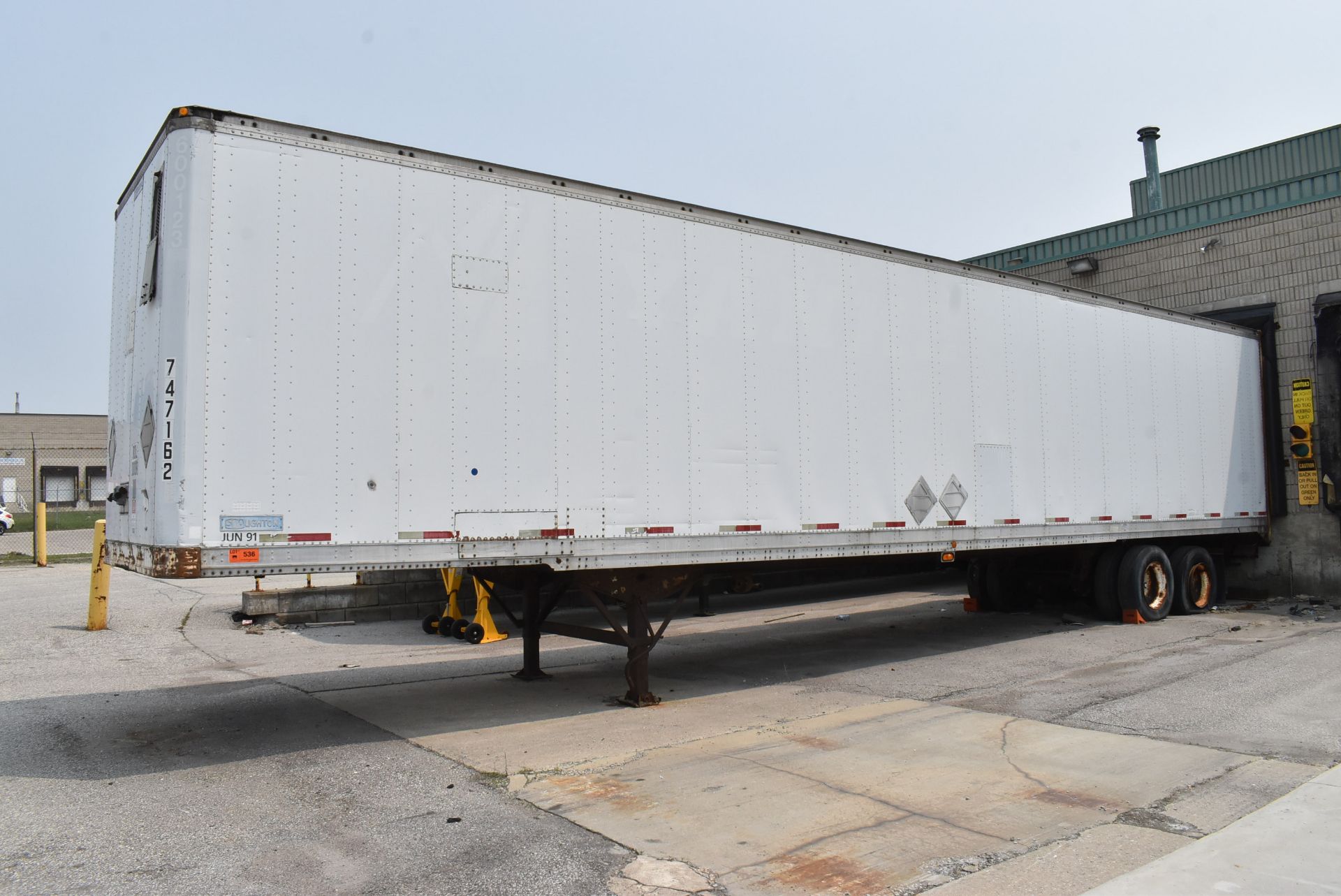 STOUGHTON AVW-485T-S-C 53' DRY VAN STORAGE TRAILER WITH REMAINING CONTENTS, VIN: