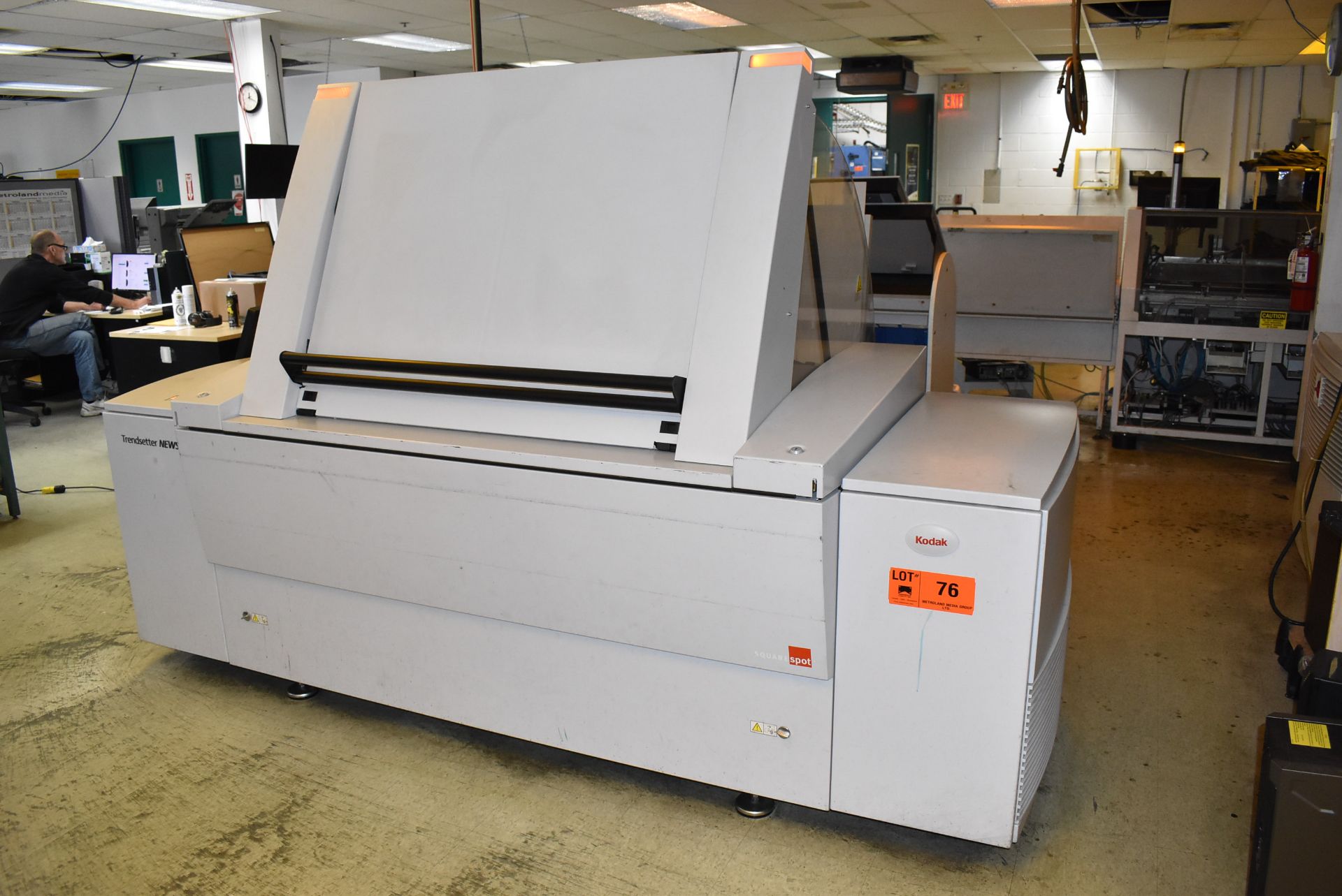 KODAK-CREO (2005) TSM TRENDSETTER NEWS COMPUTER-TO-PLATE DRUM TYPE THERMAL PLATE SETTER WITH 33.5"