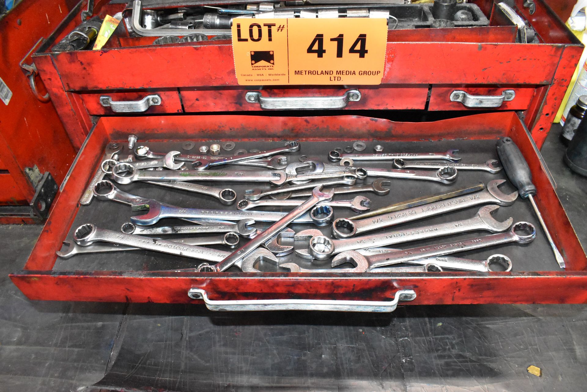 LOT/ TOOLBOX WITH HAND TOOLS - Image 4 of 6