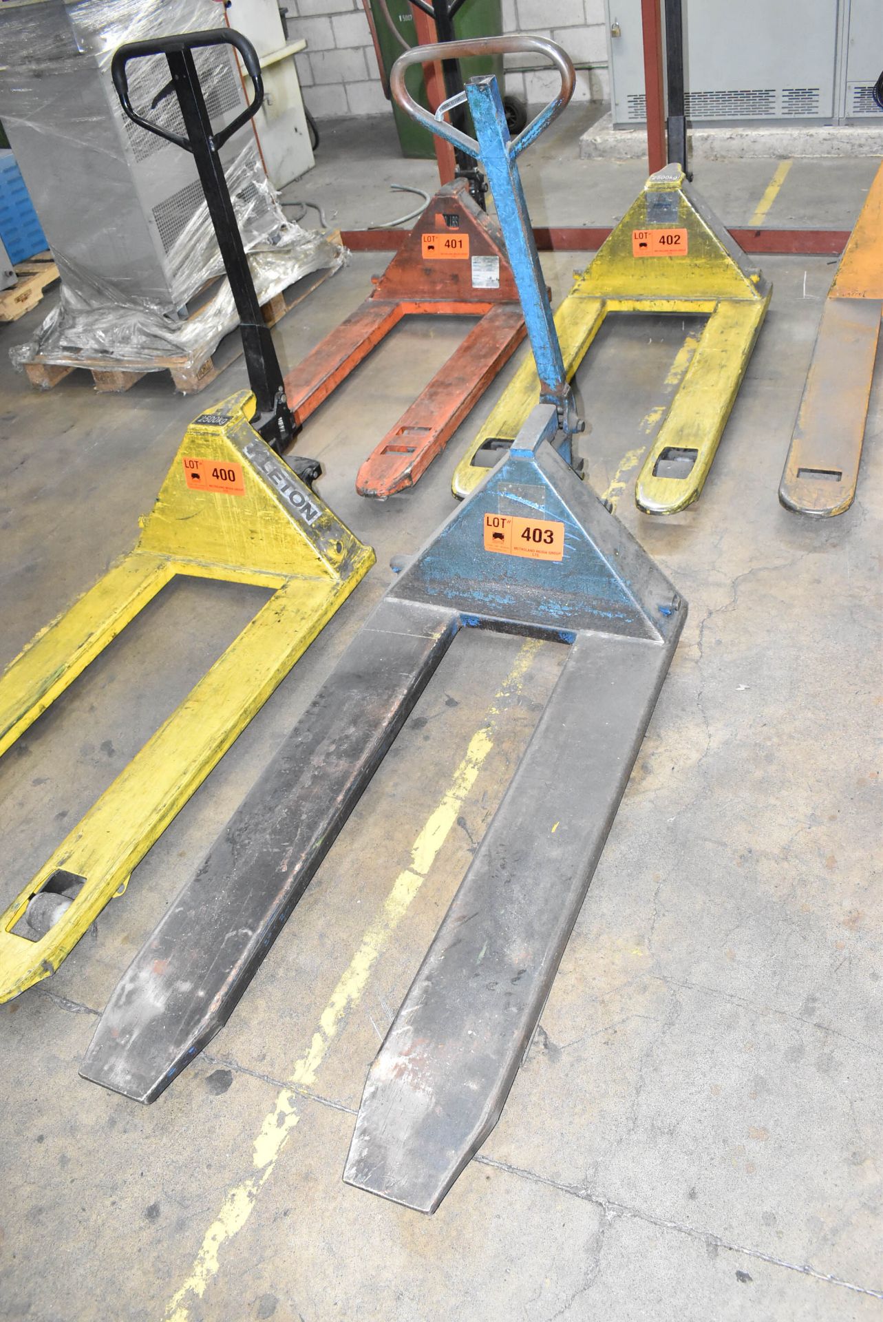 5000 LB. CAPACITY HYDRAULIC PALLET TRUCK