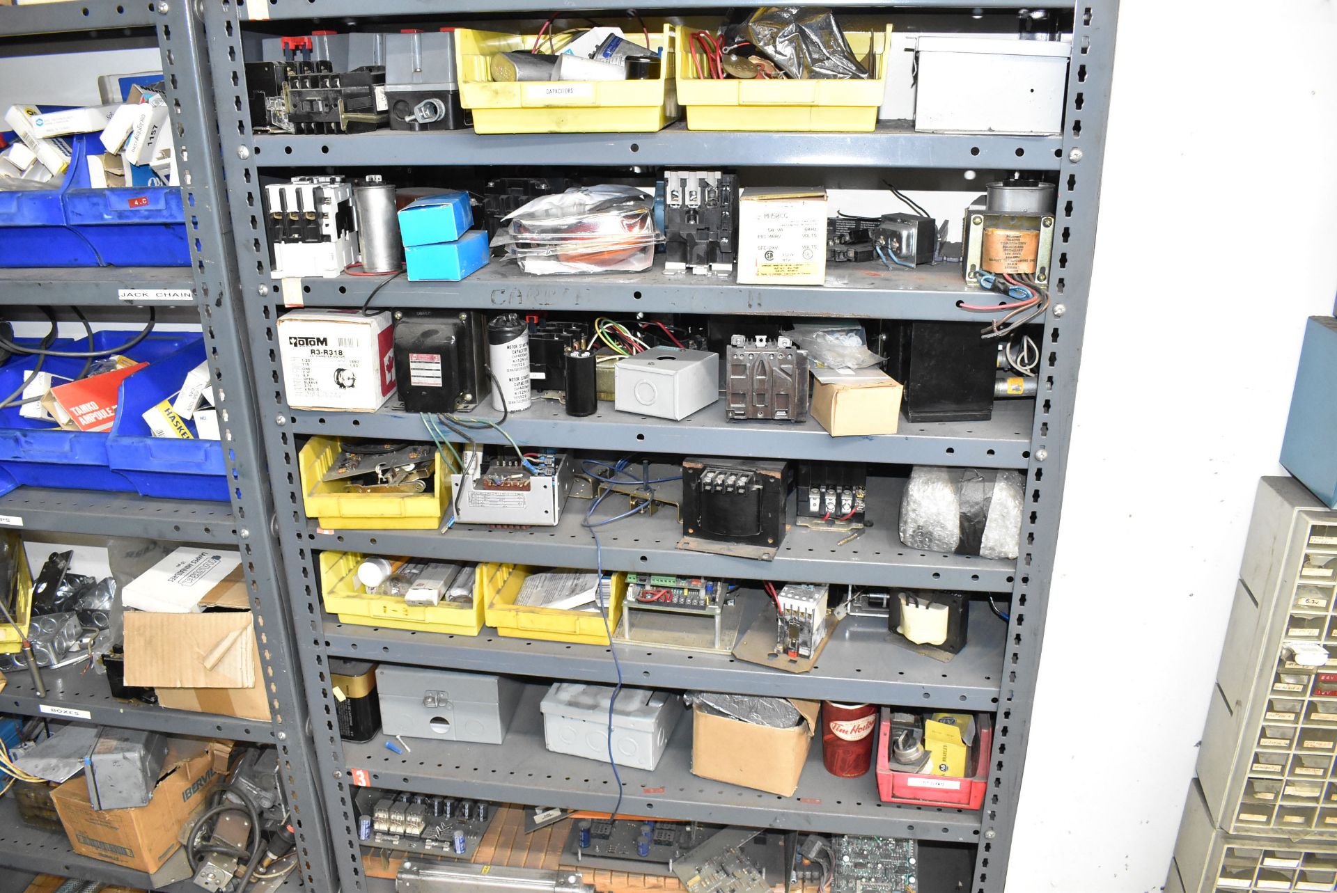 LOT/ STEEL SHELF WITH CONTENTS - INCLUDING RELAYS, CIRCUIT BOARDS, ELECTRICAL COMPONENTS, HARDWARE - Image 4 of 5