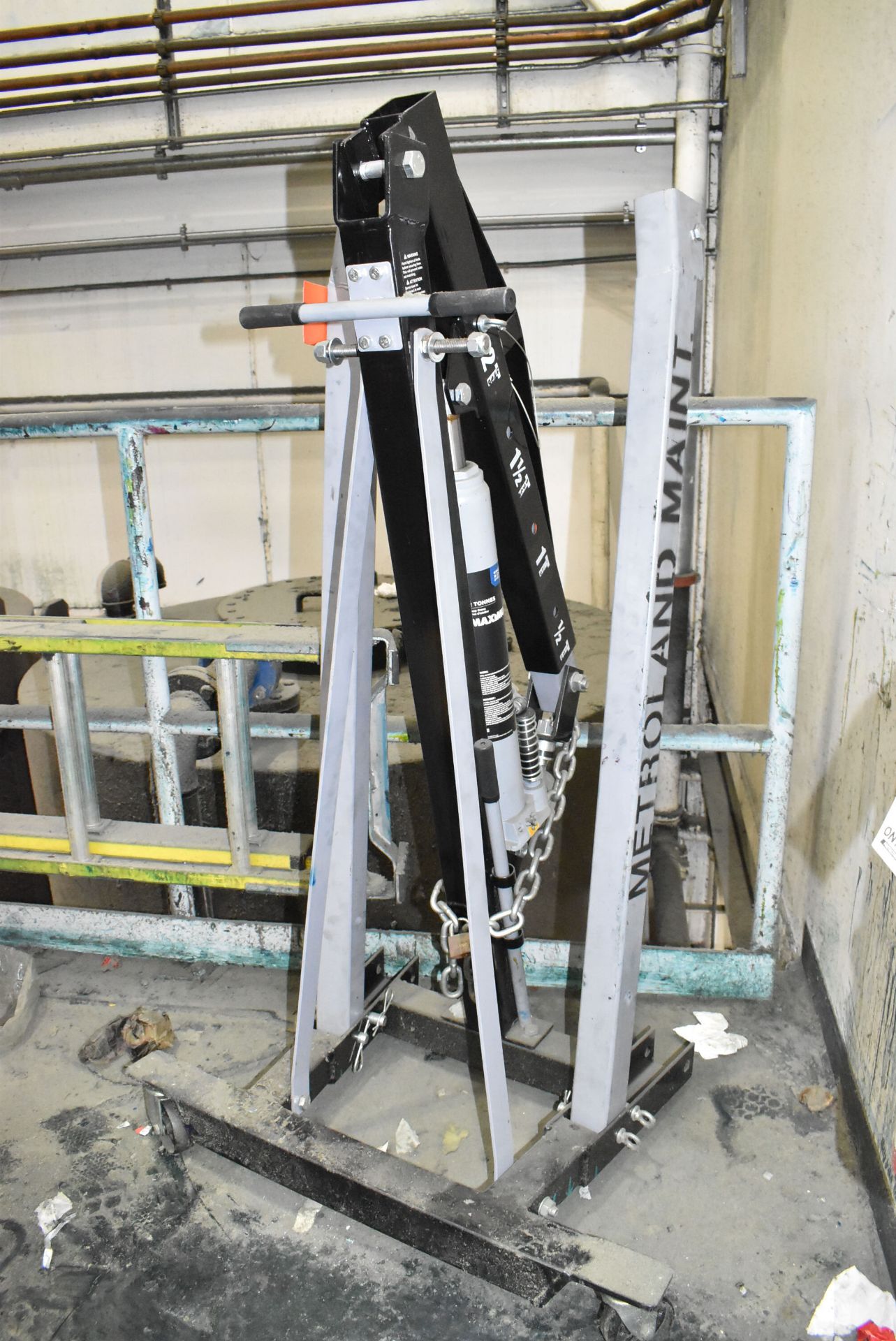 MAXIMUM 2 TON CAPACITY ROLLING ENGINE HOIST - Image 2 of 3