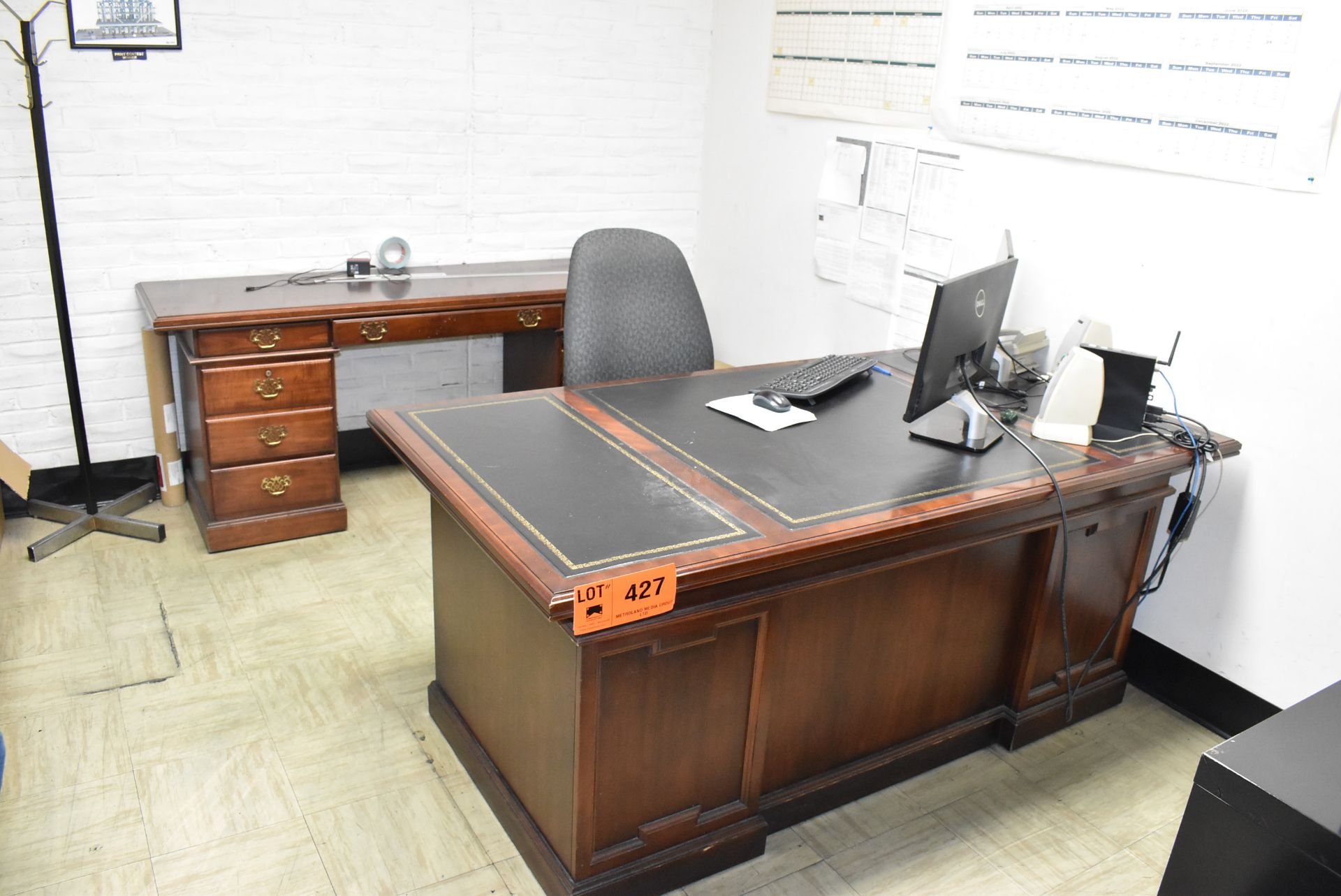 LOT/ CONTENTS OF OFFICE (FURNITURE ONLY) - INCLUDING (2) DESKS, OFFICE CHAIR, (2) WAITING ROOM