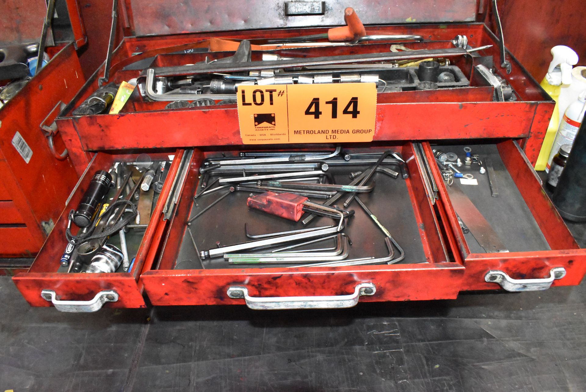 LOT/ TOOLBOX WITH HAND TOOLS - Image 3 of 6