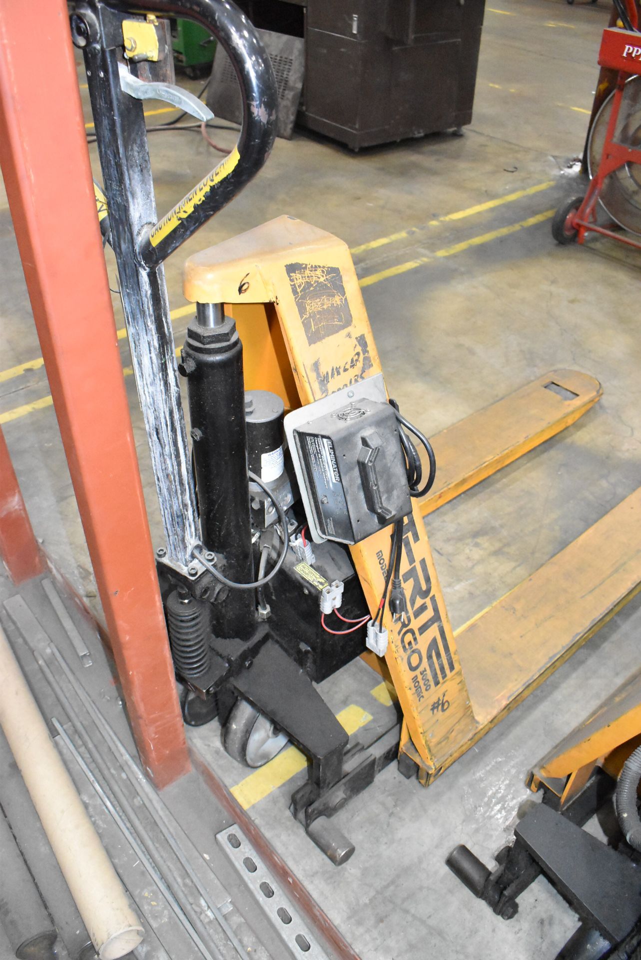 LIFT-RITE ERGO 3000 LB. CAPACITY SEMI-ELECTRIC PALLET TRUCK WITH 31.5" MAX. RAISED HEIGHT - Image 3 of 3