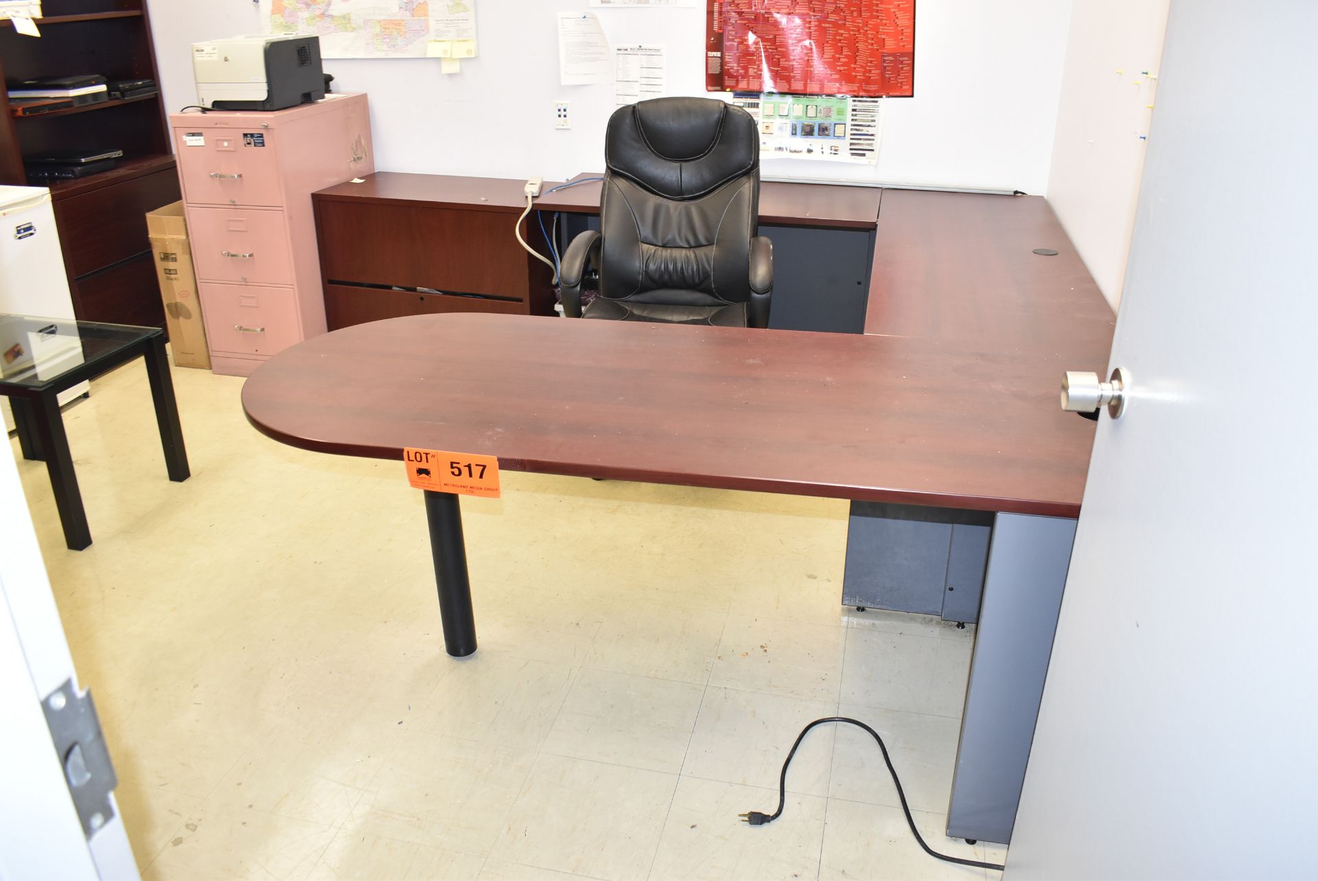 LOT/ CONTENTS OF OFFICE CONSISTING OF (2) DESKS WITH OFFICE CHAIR, 2-DRAWER LATERAL FILE CABINET,