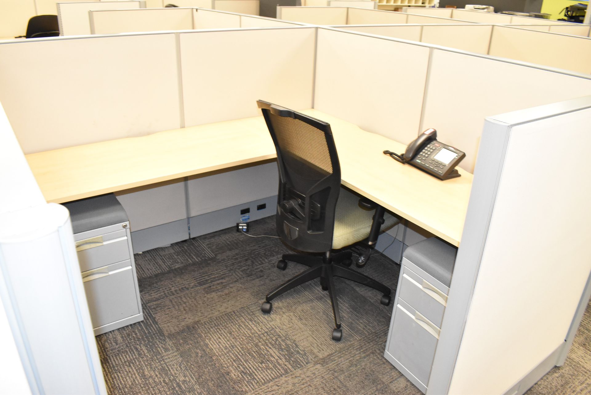 LOT/ (10) CUBICLE WORKSTATIONS WITH ASSOCIATED OFFICE CHAIRS & FILE CABINETS - Image 4 of 11