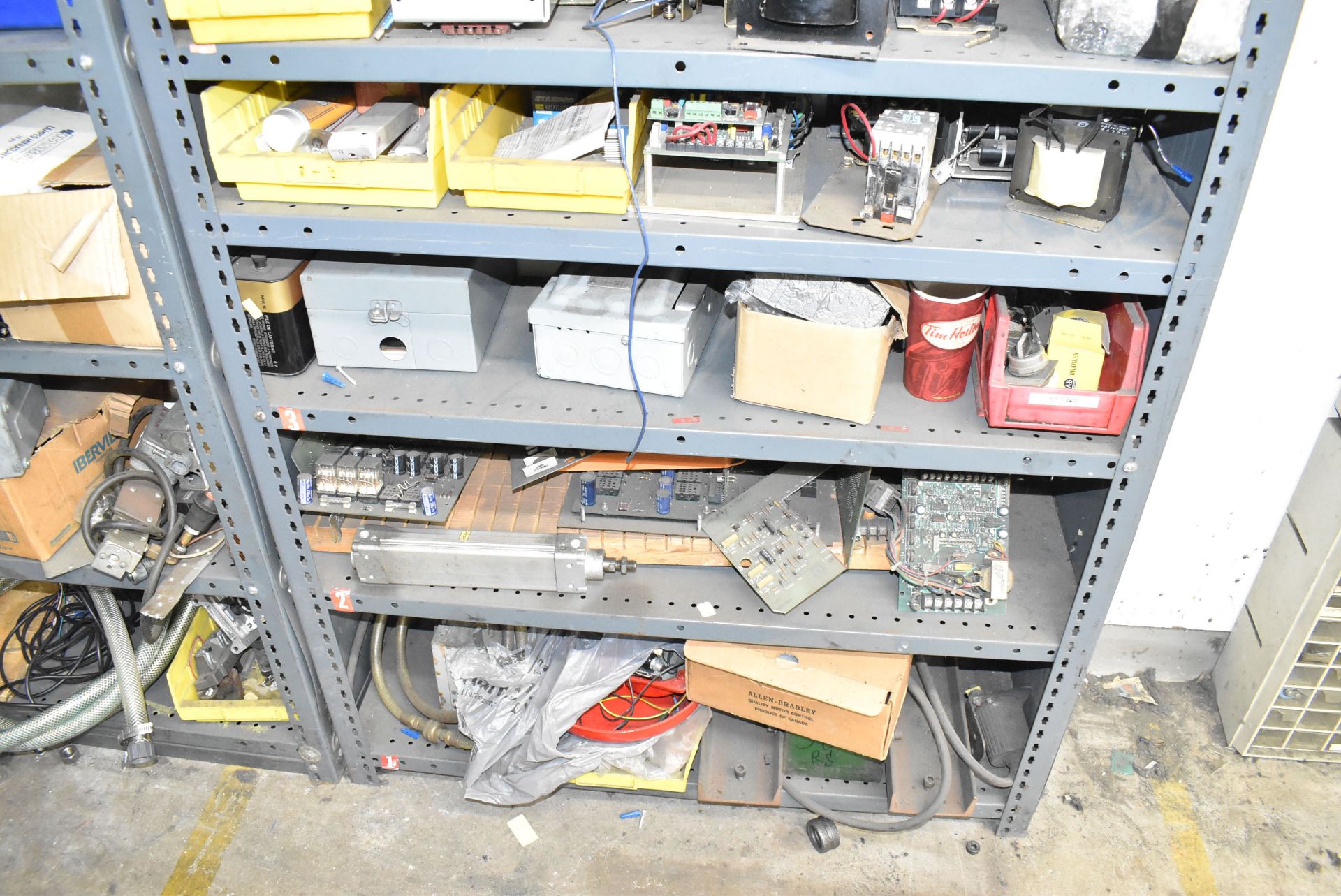 LOT/ STEEL SHELF WITH CONTENTS - INCLUDING RELAYS, CIRCUIT BOARDS, ELECTRICAL COMPONENTS, HARDWARE - Image 5 of 5