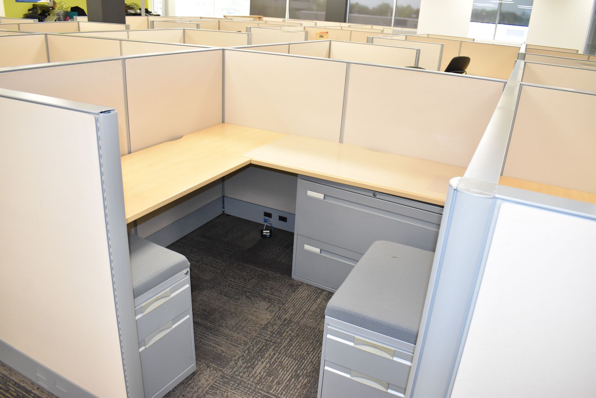 LOT/ (10) CUBICLE WORKSTATIONS WITH ASSOCIATED OFFICE CHAIRS & FILE CABINETS - Image 8 of 11