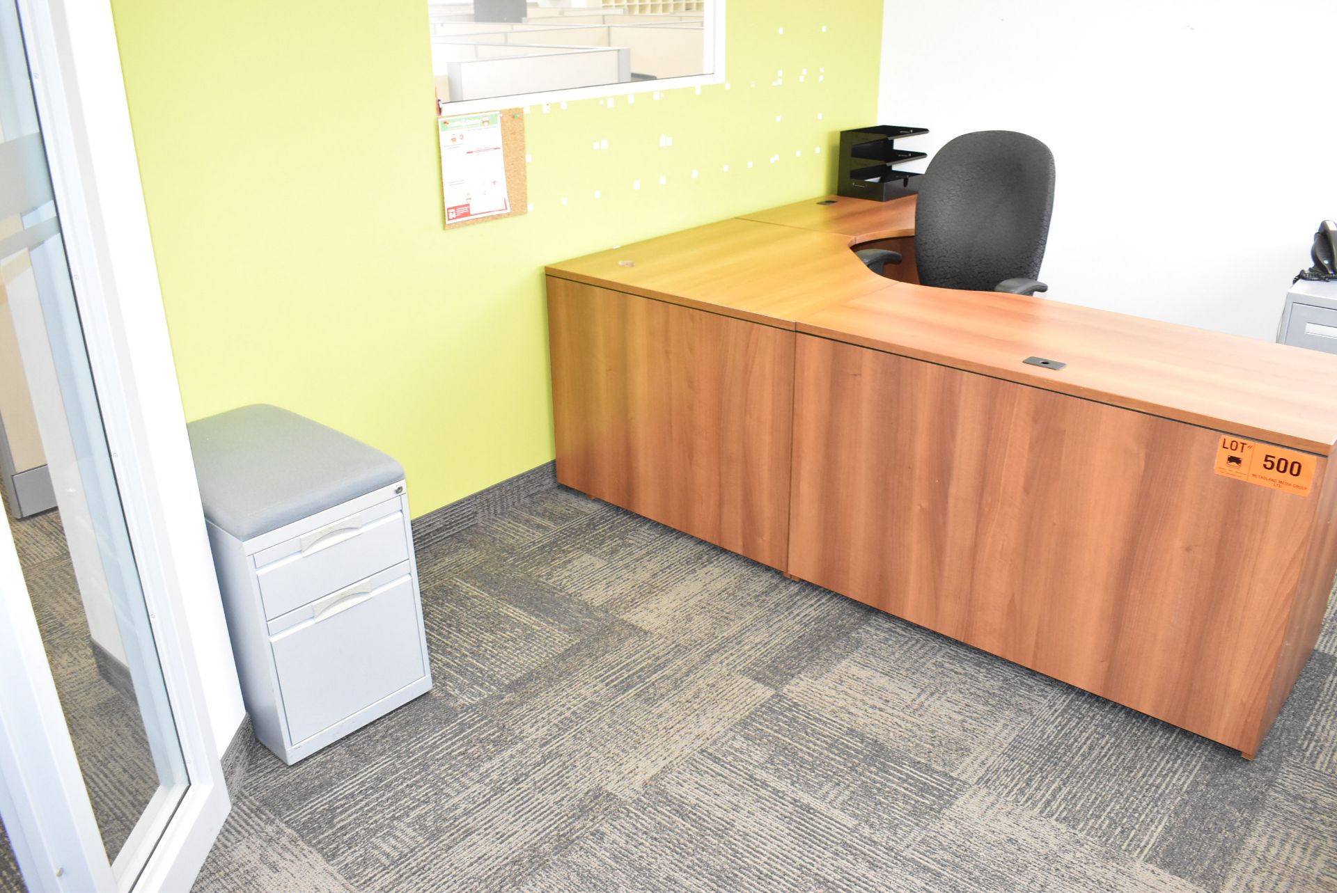 LOT/ CONTENTS OF OFFICE CONSISTING OF DESK WITH OFFICE CHAIR, 2-DRAWER LATERAL FILE CABINET, SMALL - Image 2 of 3