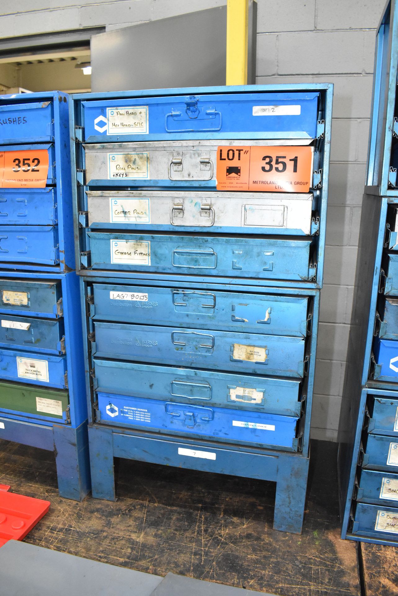 LOT/ MULTI-DRAWER STORAGE CABINET WITH STAND & CONTENTS - INCLUDING ROLLER CHAIN LINKS, PINS,