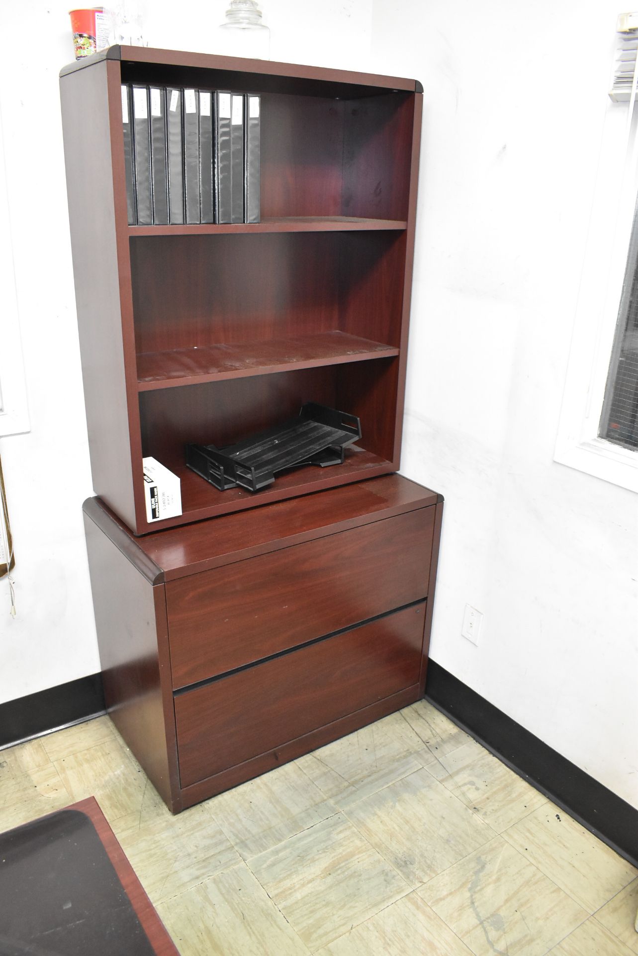 LOT/ CONTENTS OF OFFICE (FURNITURE ONLY) - INCLUDING DESK, OFFICE CHAIR, SHELF UNIT, 2-DRAWER - Image 2 of 2