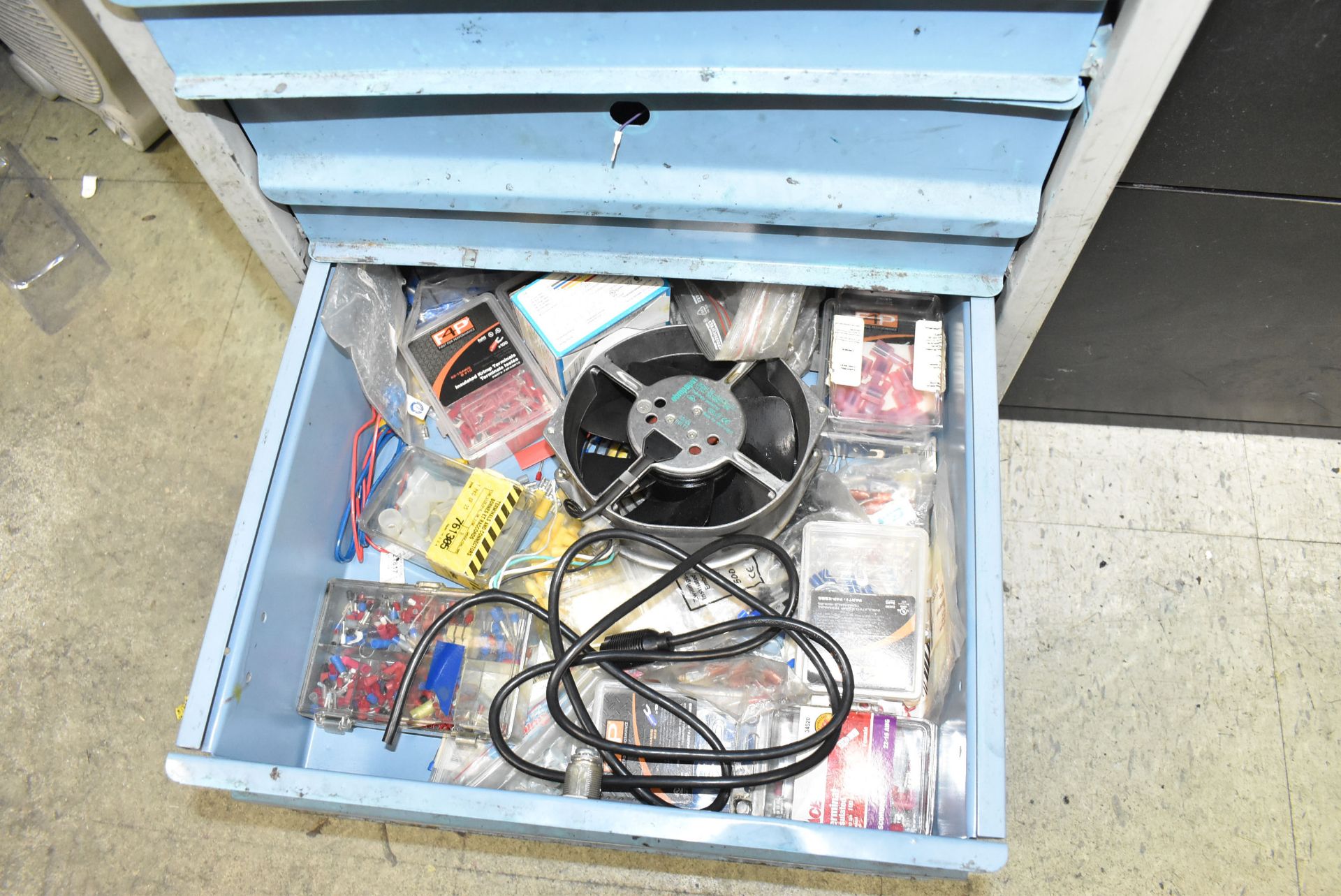 LOT/ LISTA-TYPE BUTCHER BLOCK TOP 5-DRAWER WORK BENCH WITH CONTENTS - INCLUDING ELECTRICAL - Image 8 of 8