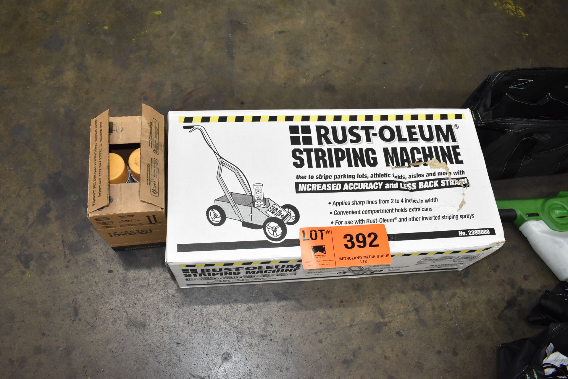 LOT/ RUST-OLEUM PAINT STRIPING MACHINE WITH YELLOW SAFETY PAINT (NEW IN BOX)