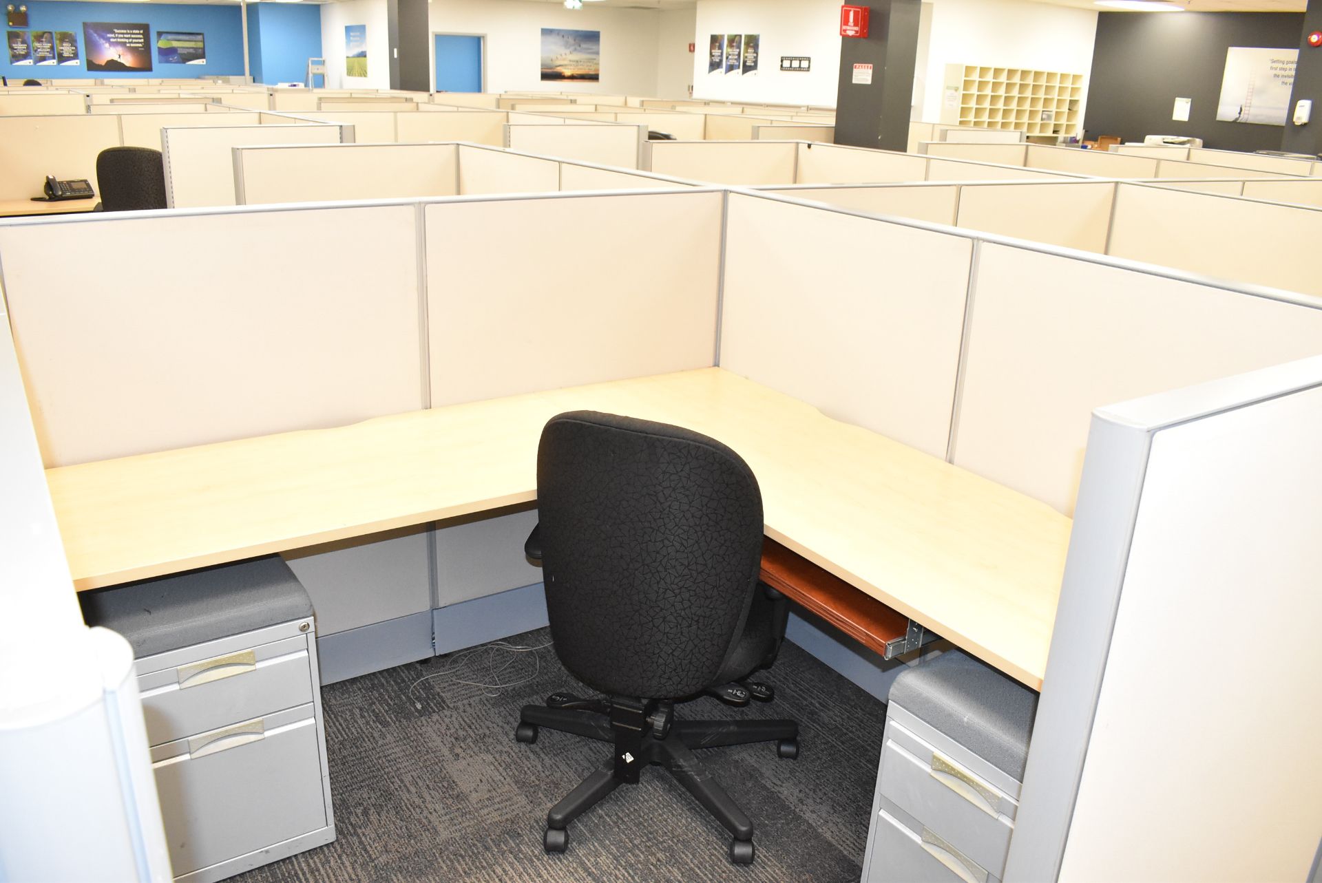 LOT/ (10) CUBICLE WORKSTATIONS WITH ASSOCIATED OFFICE CHAIRS & FILE CABINETS - Image 5 of 11