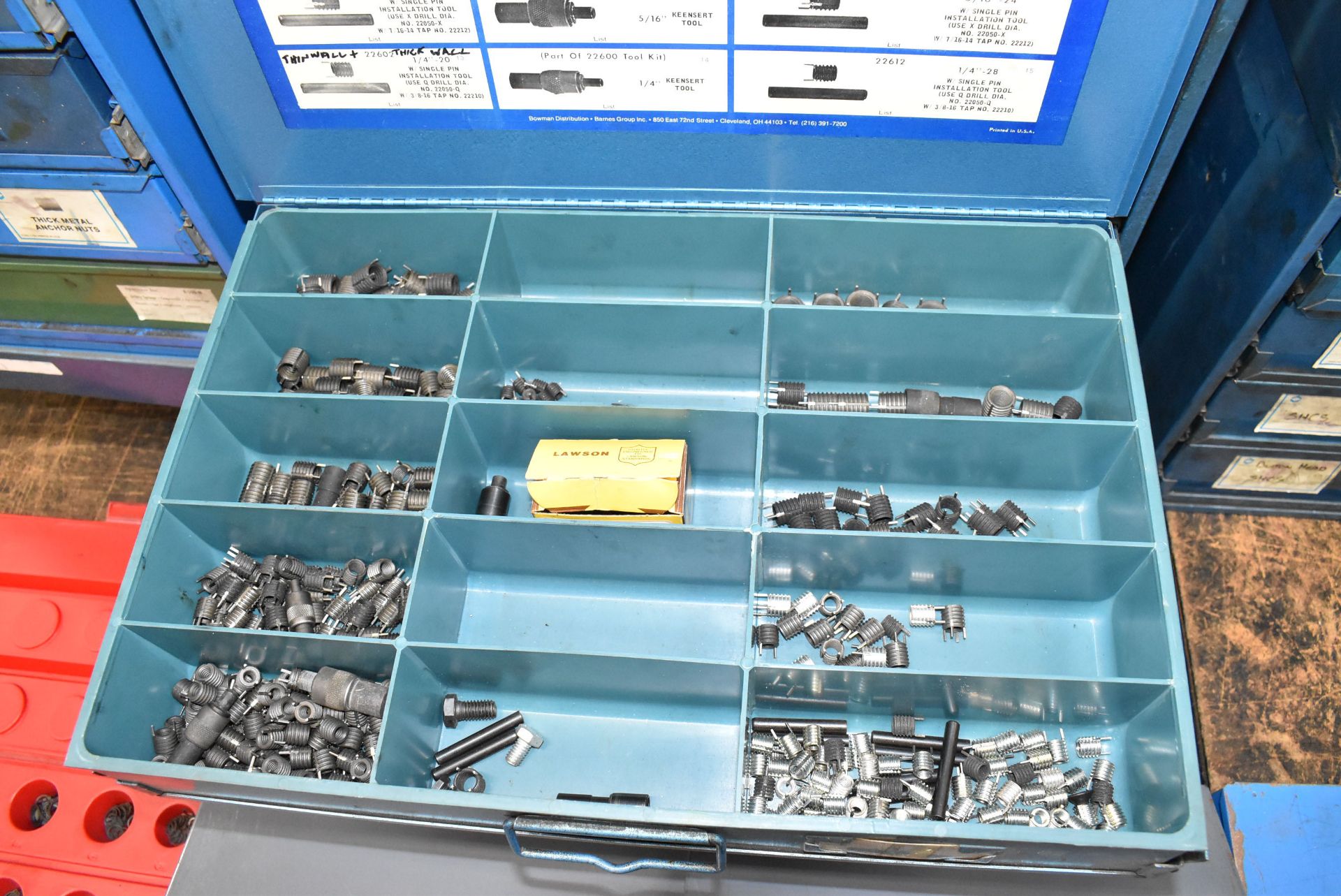 LOT/ MULTI-DRAWER STORAGE CABINET WITH STAND & CONTENTS - INCLUDING ROLLER CHAIN LINKS, PINS, - Image 3 of 10