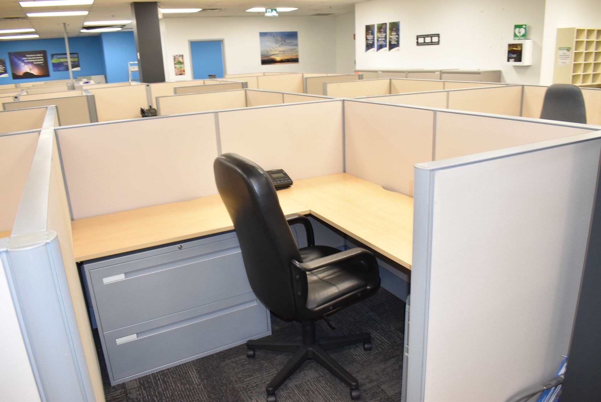 LOT/ (10) CUBICLE WORKSTATIONS WITH ASSOCIATED OFFICE CHAIRS & FILE CABINETS - Image 3 of 11