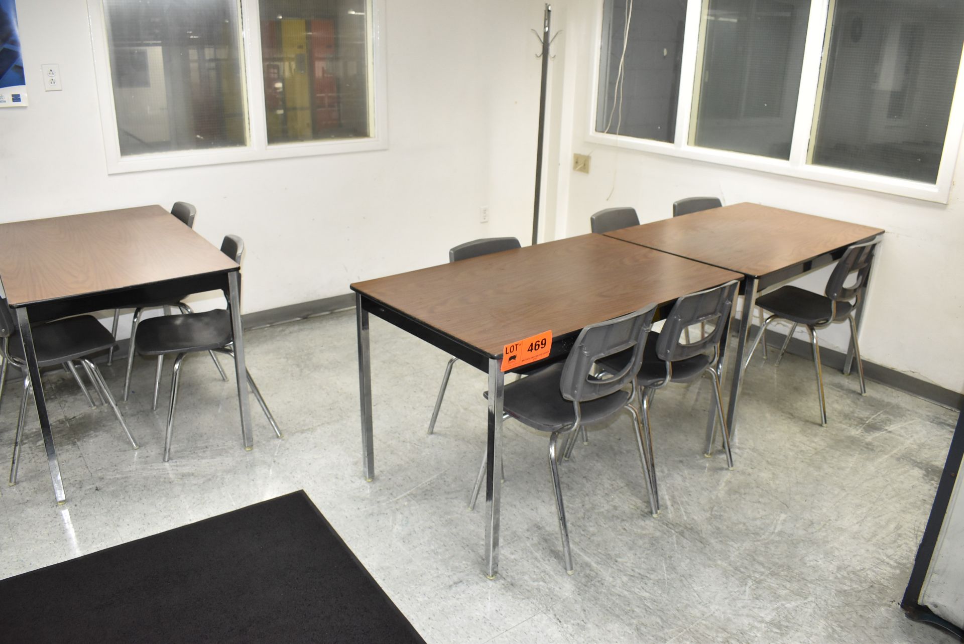 LOT/ CONTENTS OF BREAK ROOM CONSISTING OF TABLES & CHAIRS, LOCKERS, WOODEN CABINETS AND APPLIANCES