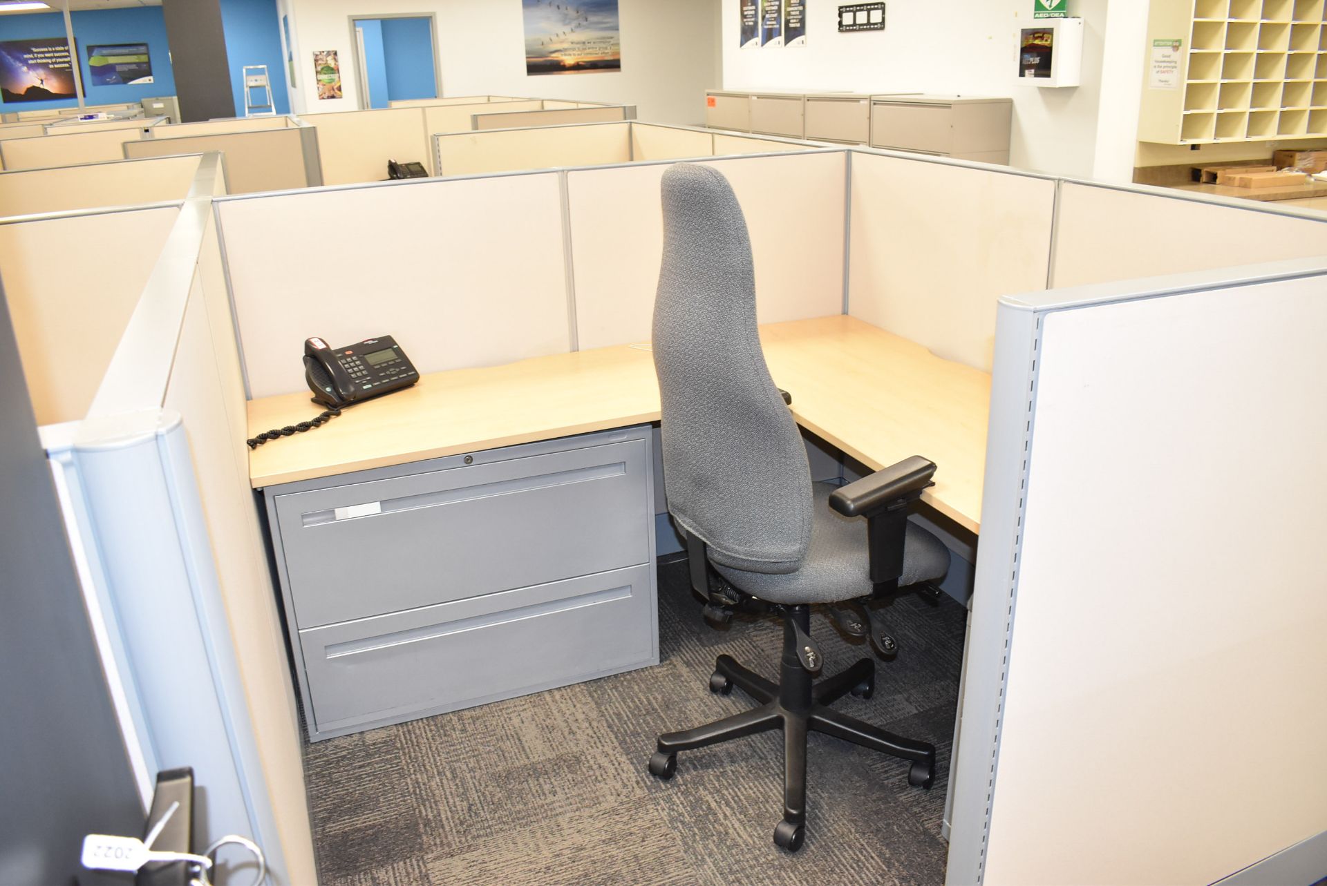 LOT/ (10) CUBICLE WORKSTATIONS WITH ASSOCIATED OFFICE CHAIRS & FILE CABINETS - Image 2 of 11