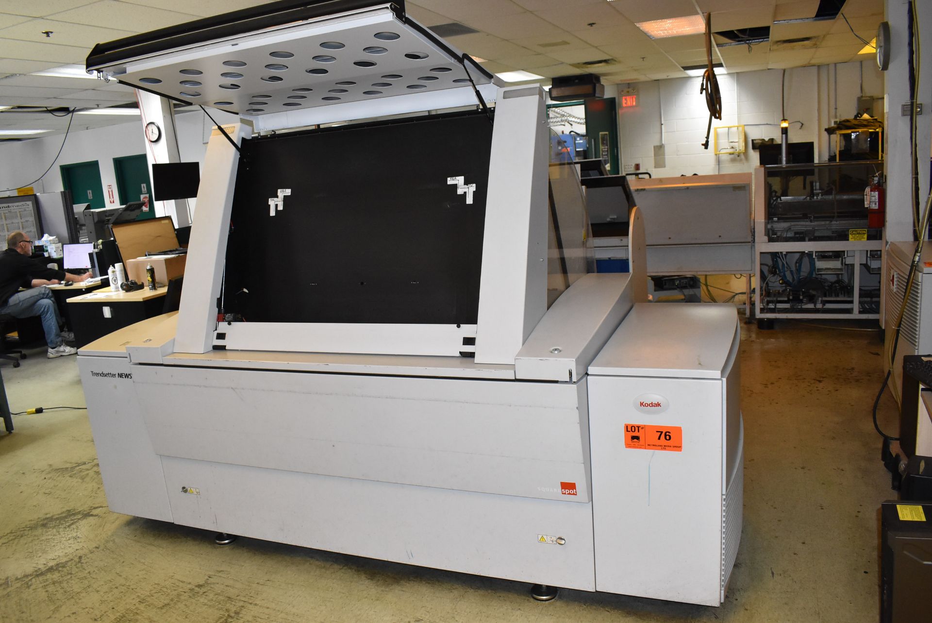 KODAK-CREO (2005) TSM TRENDSETTER NEWS COMPUTER-TO-PLATE DRUM TYPE THERMAL PLATE SETTER WITH 33.5" - Image 2 of 7