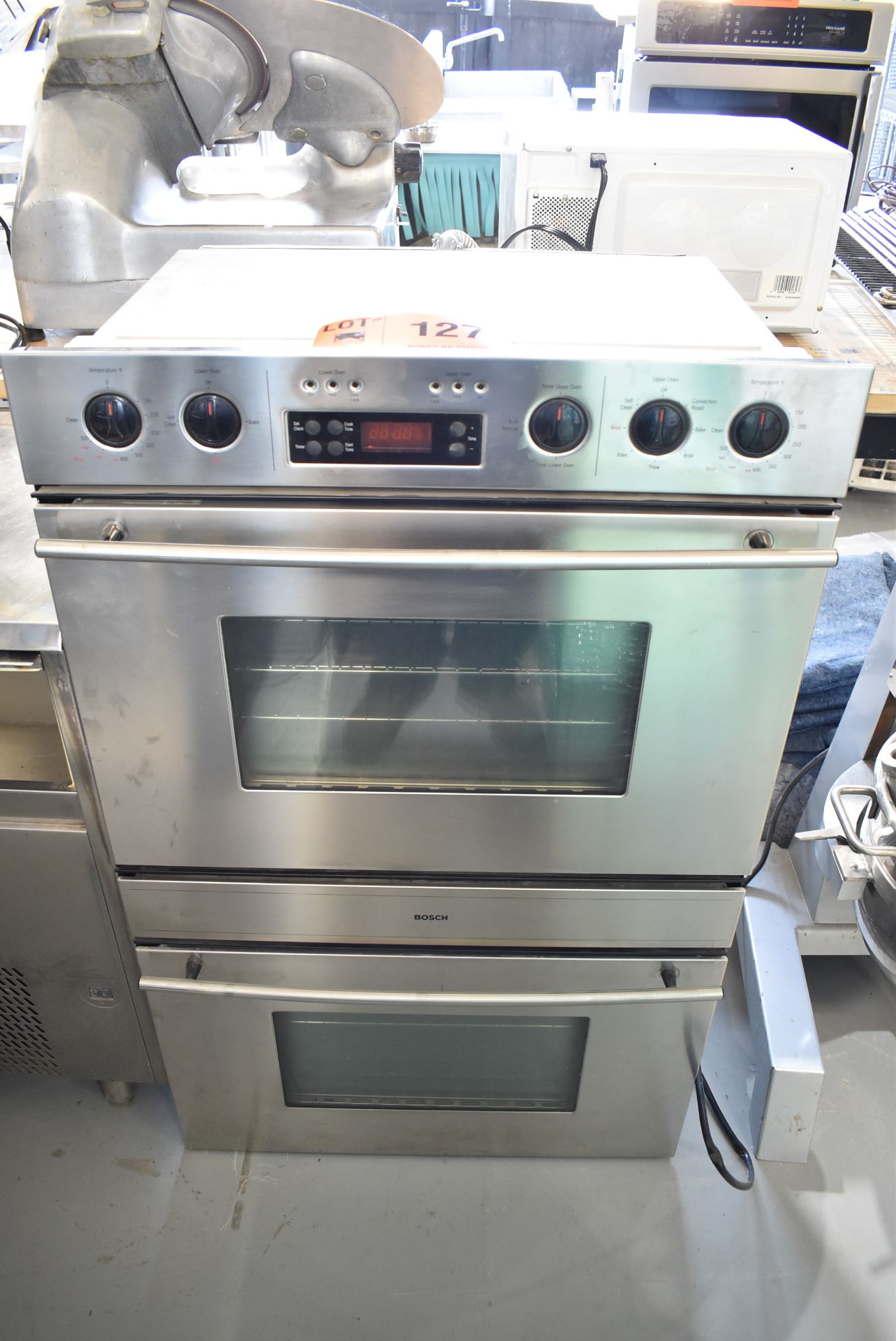 BOSCH HBL 655 A UC ELECTRIC OVEN, S/N FD8009 111736 [RIGGING FEES FOR LOT #127 - $50 CAD PLUS
