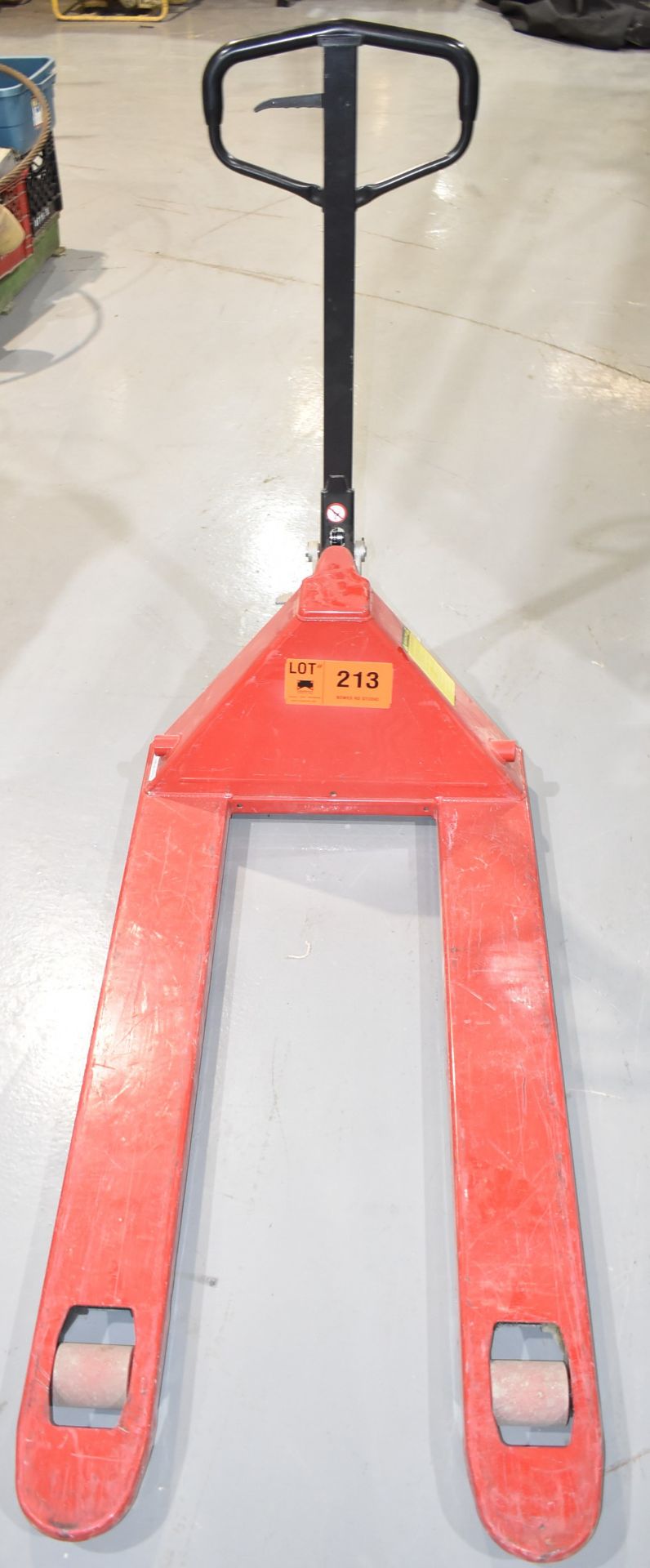 5,500 LB CAPACITY HYDRAULIC PALLET TRUCK, S/N 4751586