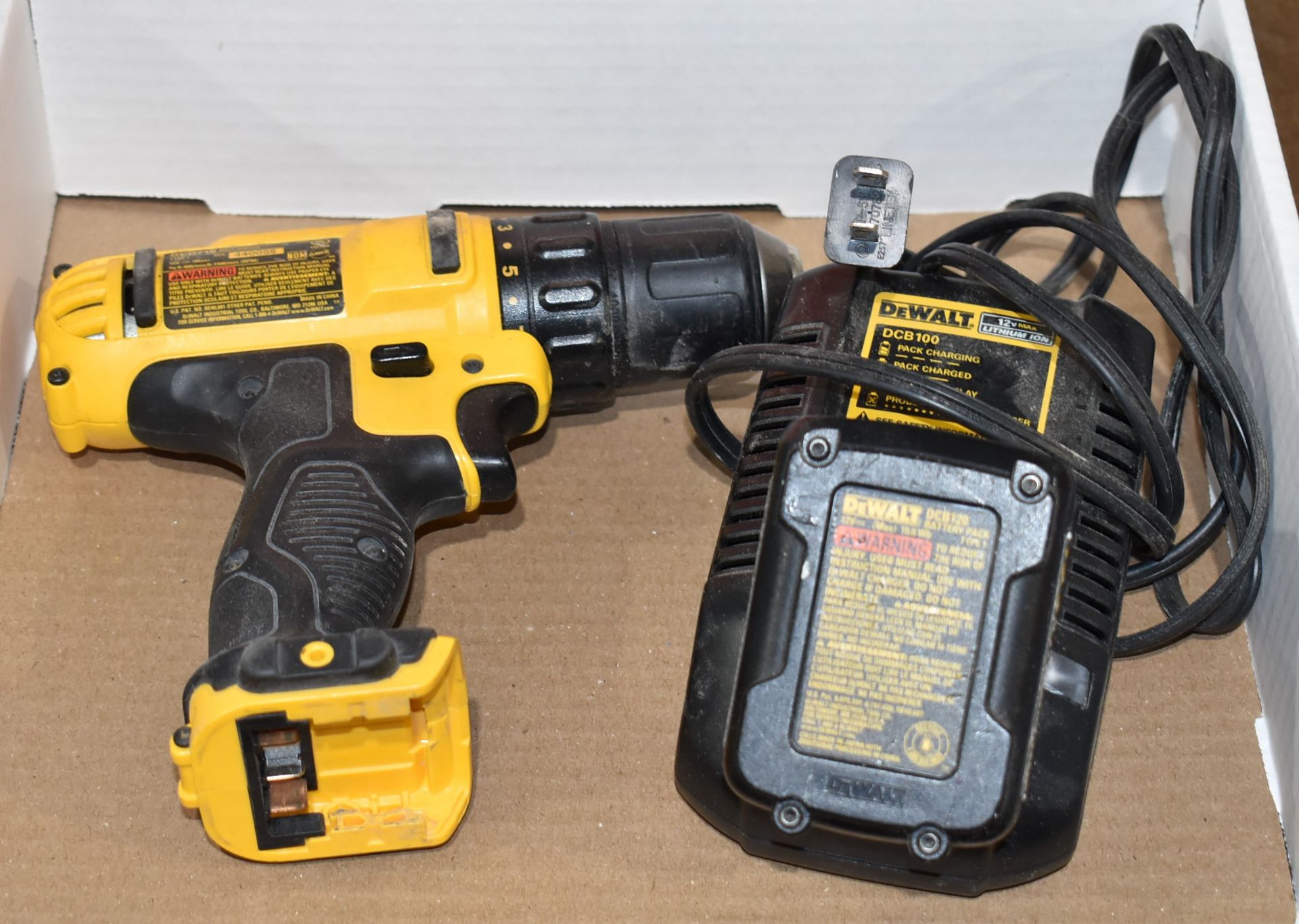 LOT/ DEWALT DCD710 3/8" CORDLESS DRILL WITH BATTERY & CHARGER - Image 2 of 3