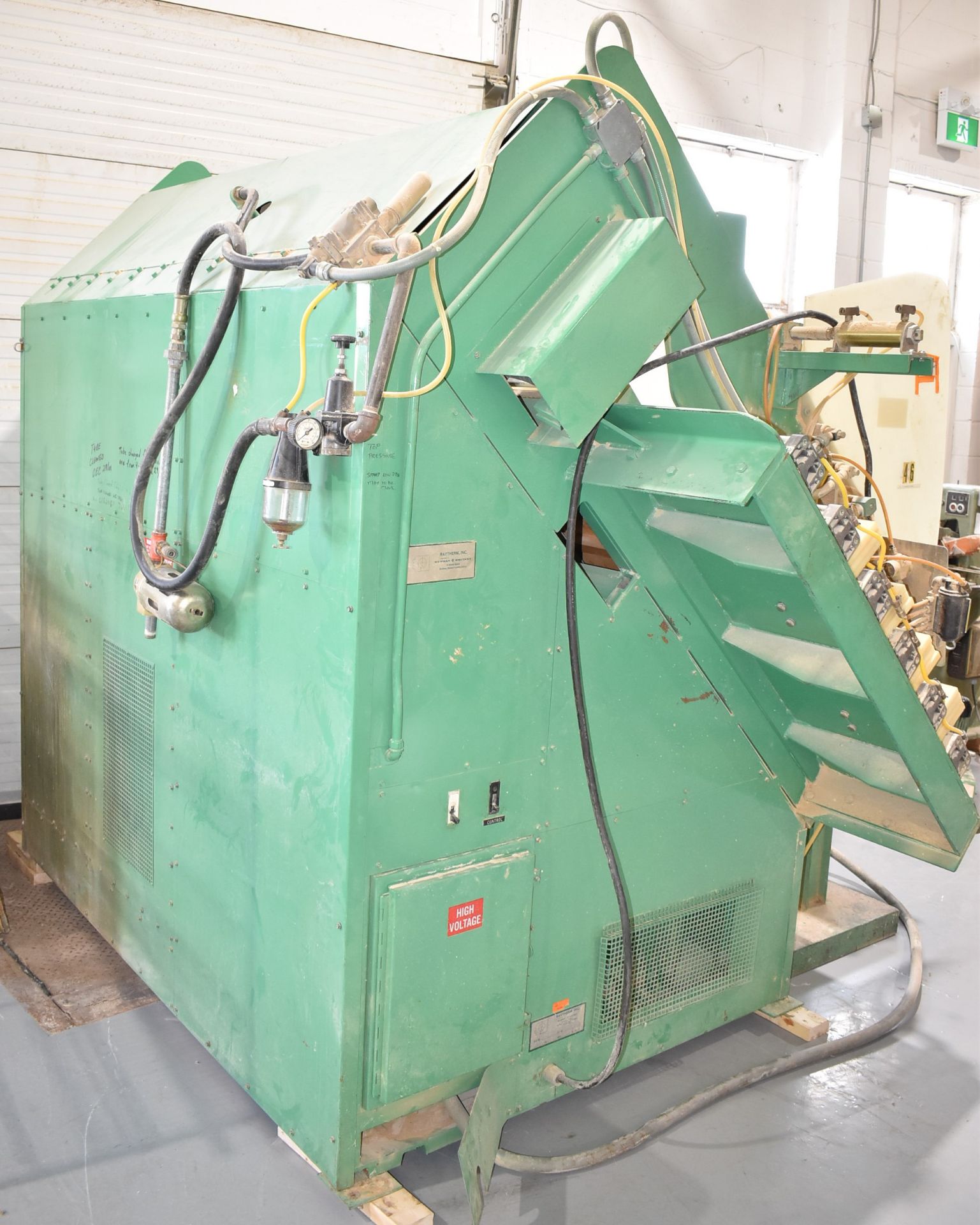 RAYTHERM 48" X 72" HIGH FREQUENCY PRESS, S/N N/A (CI) [RIGGING FEES FOR LOT #92 - $500 CAD PLUS - Image 9 of 10