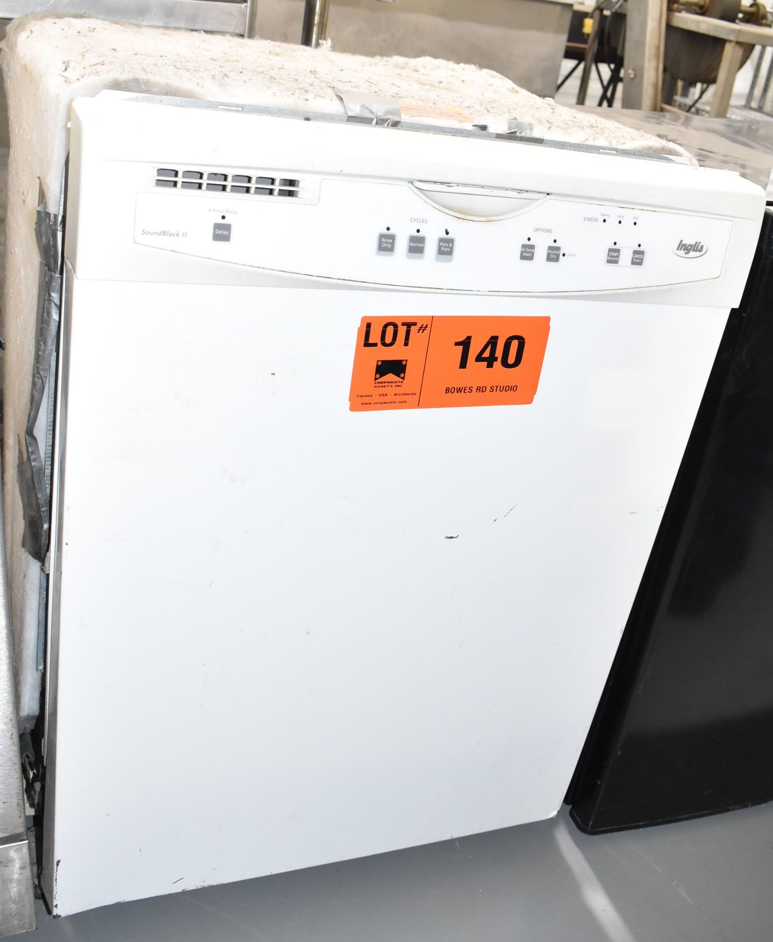 INGLIS IWU98661 DISHWASHER, S/N F00302848 [RIGGING FEES FOR LOT #140 - $25 CAD PLUS APPLICABLE