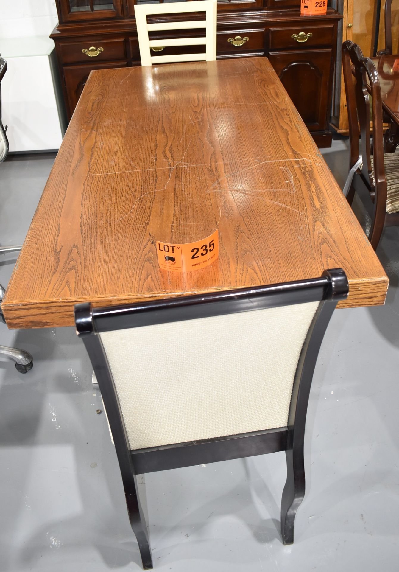 LOT/ 42" X 62" DINING TABLE WITH (4) CHAIRS