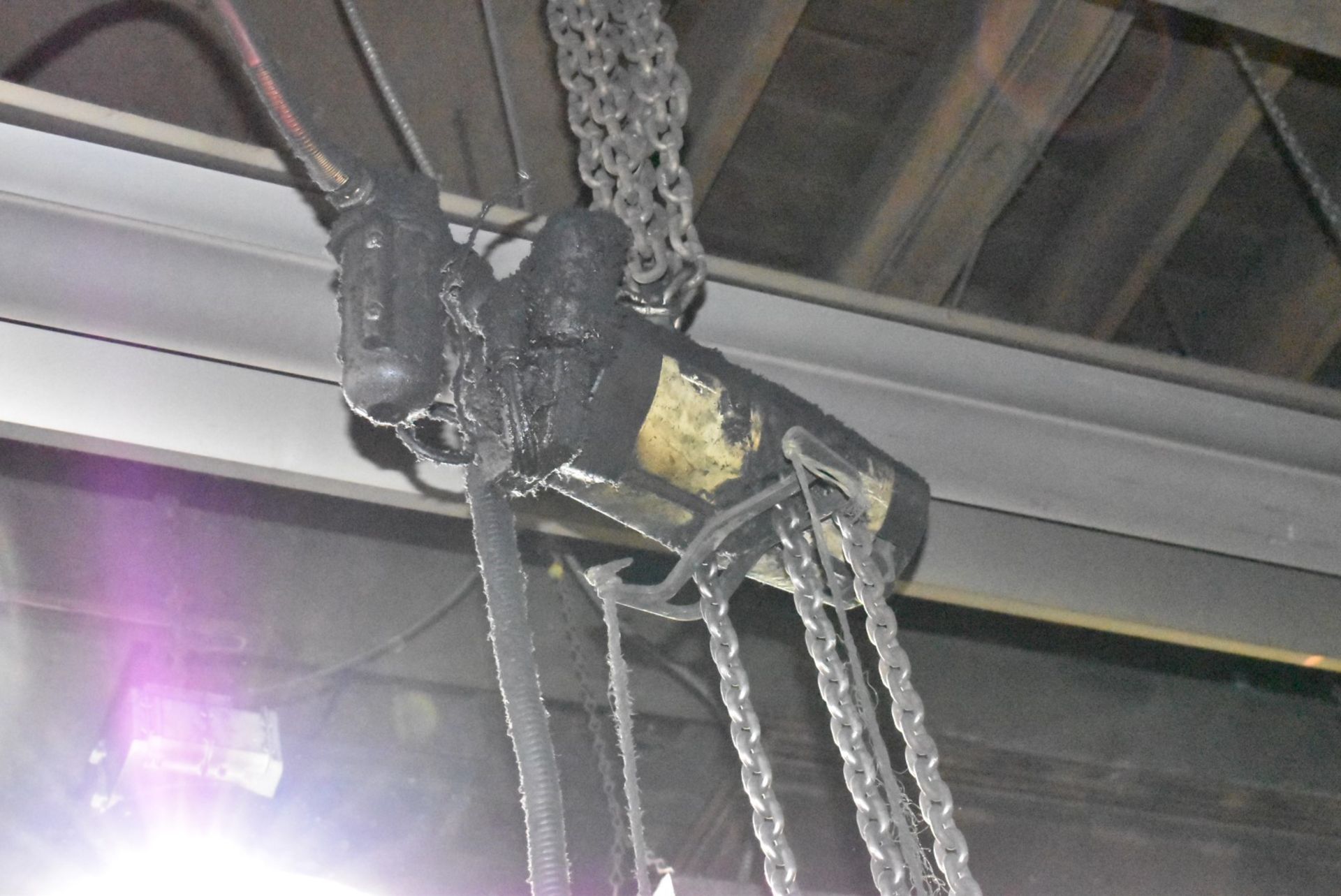 ARO 1/2 TON CAPACITY PNEUMATIC CHAIN HOIST, S/N N/A (CI) [RIGGING FEES FOR LOT #34 - $100 CAD PLUS - Image 3 of 3