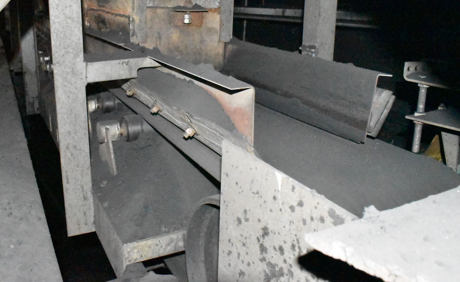 MFG UNKNOWN 18" X 12' APPROX. MOTORIZED HORIZONTAL BELT CONVEYOR, S/N N/A (CI) [RIGGING FEES FOR LOT - Image 3 of 4