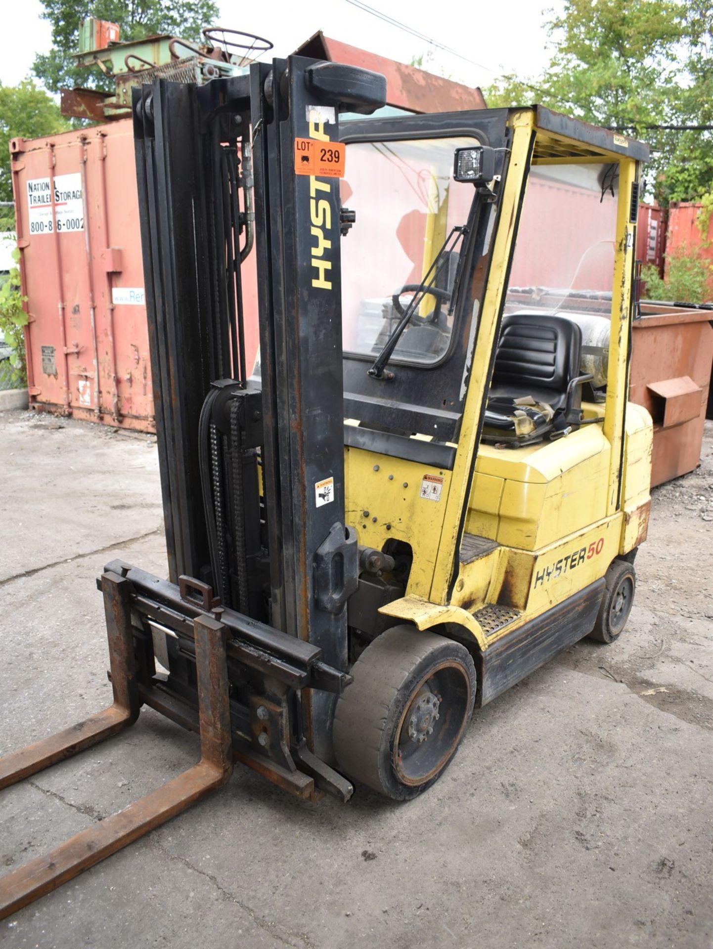 HYSTER S50XM 5,000 LB. CAPACITY LPG FORKLIFT WITH 189" MAX. LIFT HEIGHT, 3-STAGE MAST, SIDE SHIFT, - Image 2 of 16