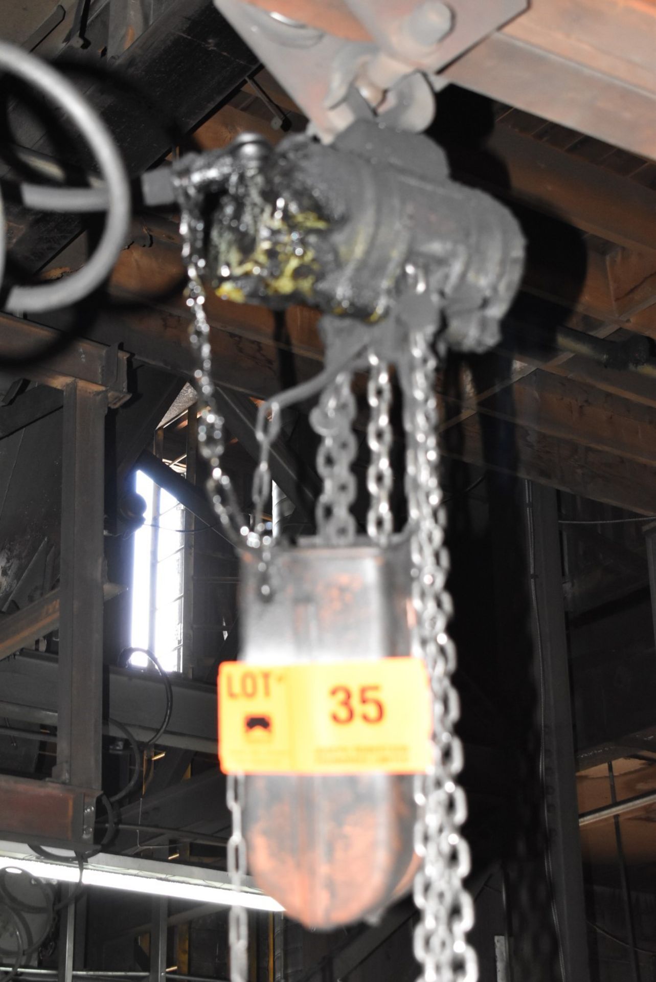 JPK 1 TON CAPACITY PNEUMATIC CHAIN HOIST, S/N N/A (CI) [RIGGING FEES FOR LOT #35 - $100 CAD PLUS - Image 2 of 3