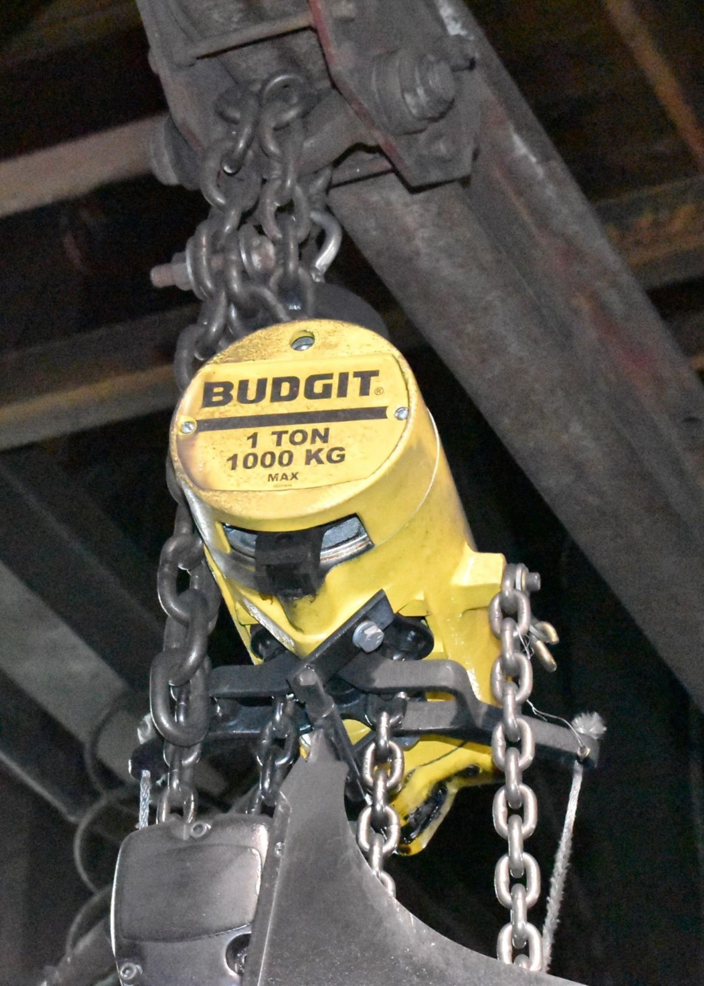 BUDGIT 1 TON CAPACITY PNEUMATIC CHAIN HOIST, S/N N/A (CI) [RIGGING FEES FOR LOT #36 - $100 CAD - Image 2 of 3